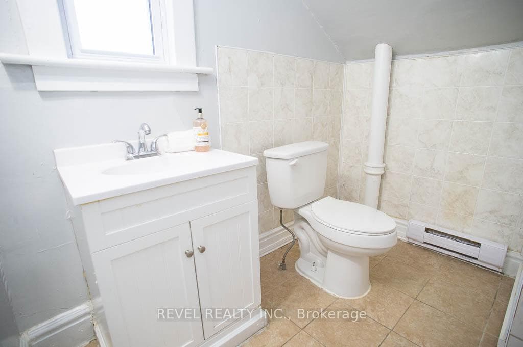 8 Helen Avenue photo 29