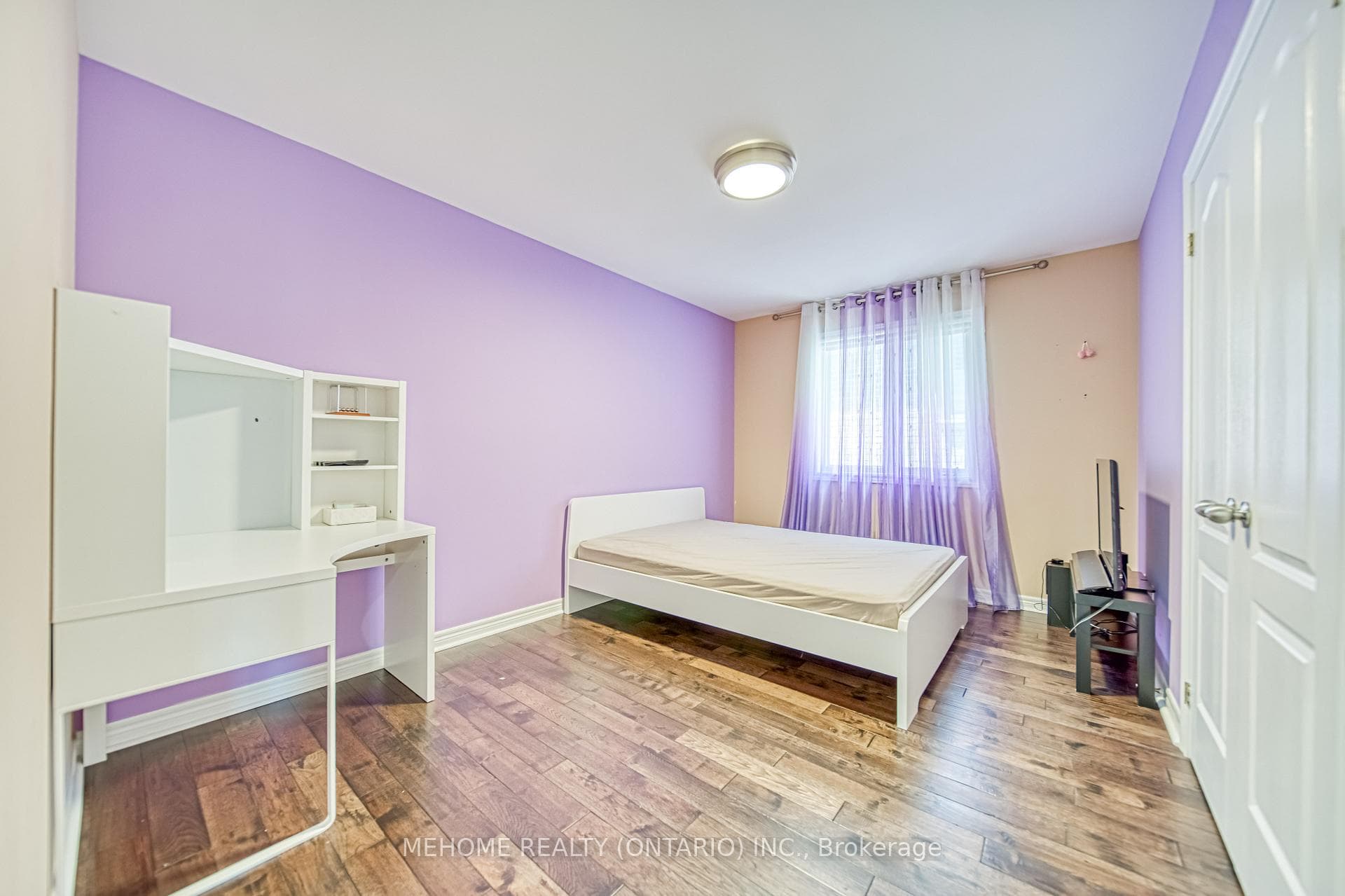 98 Leyburn Avenue Unit MAIN photo 25