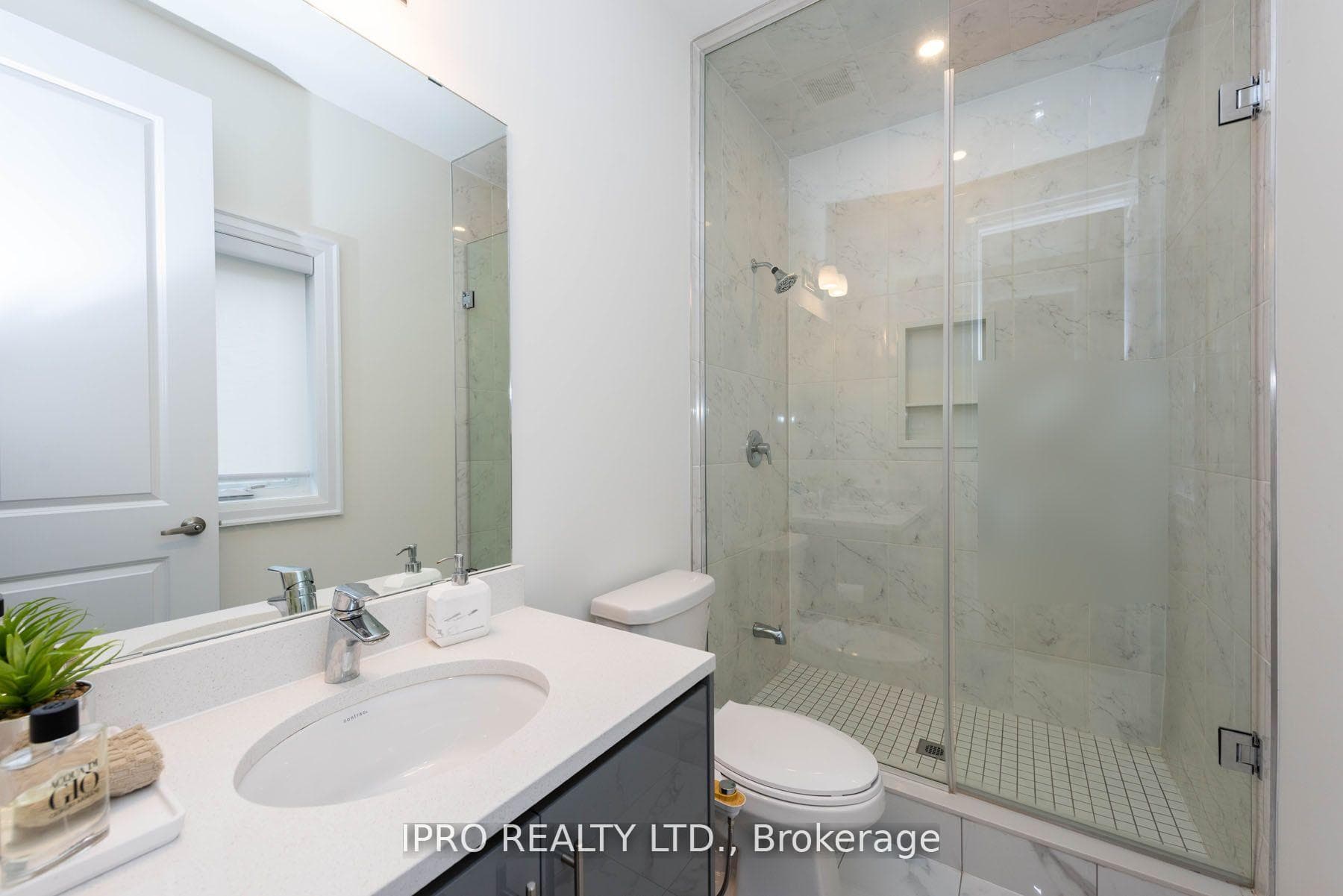2437 Irene Crescent photo 27