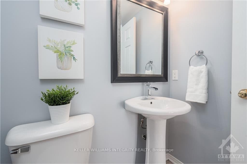 898 LONGFIELDS Drive photo 4
