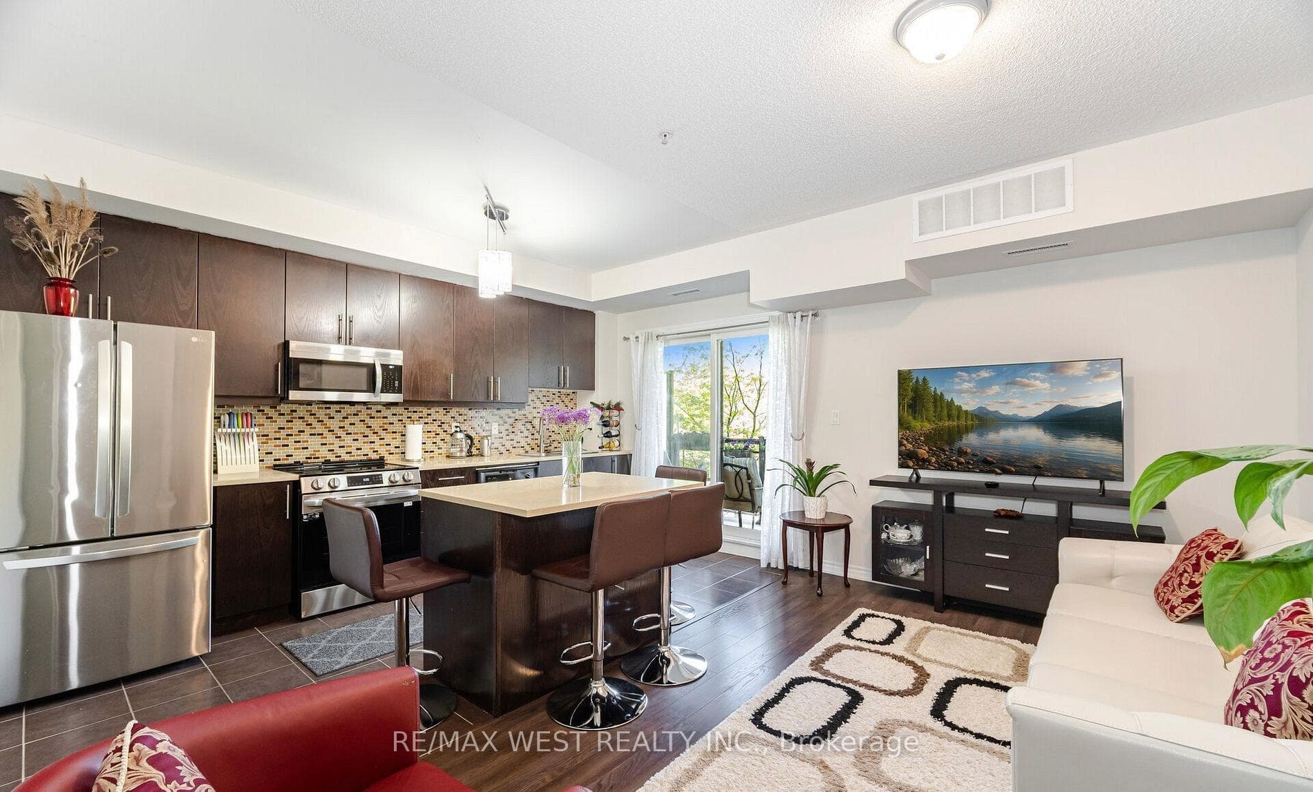 570 Lolita Gardens Unit 209 photo 3