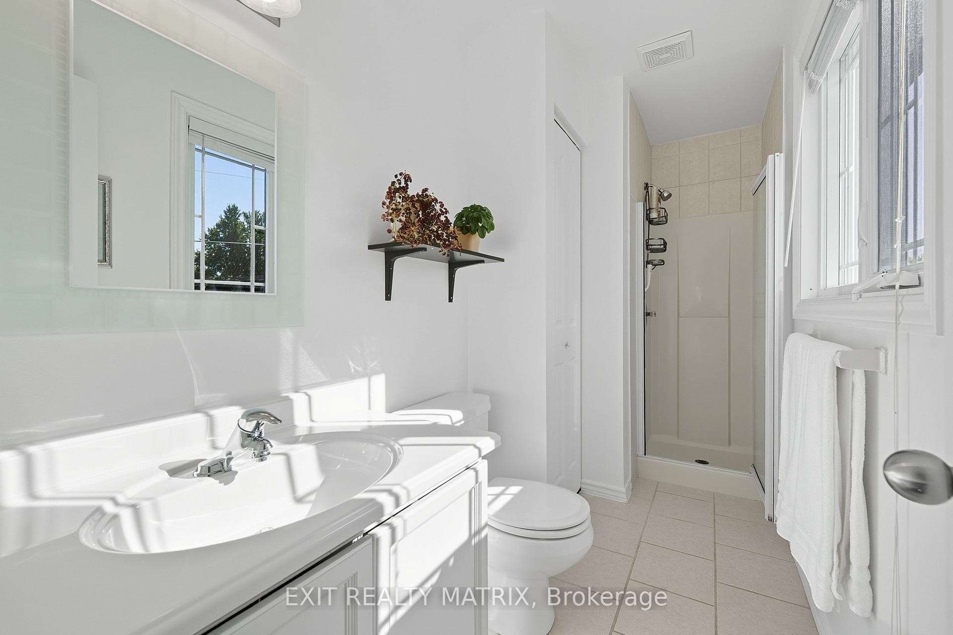 159 DUNLOP Crescent photo 22