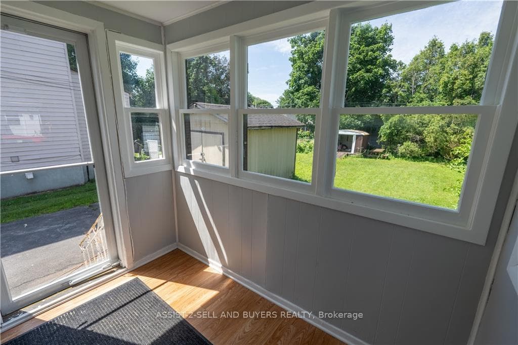 35 DUNBAR Avenue photo 4