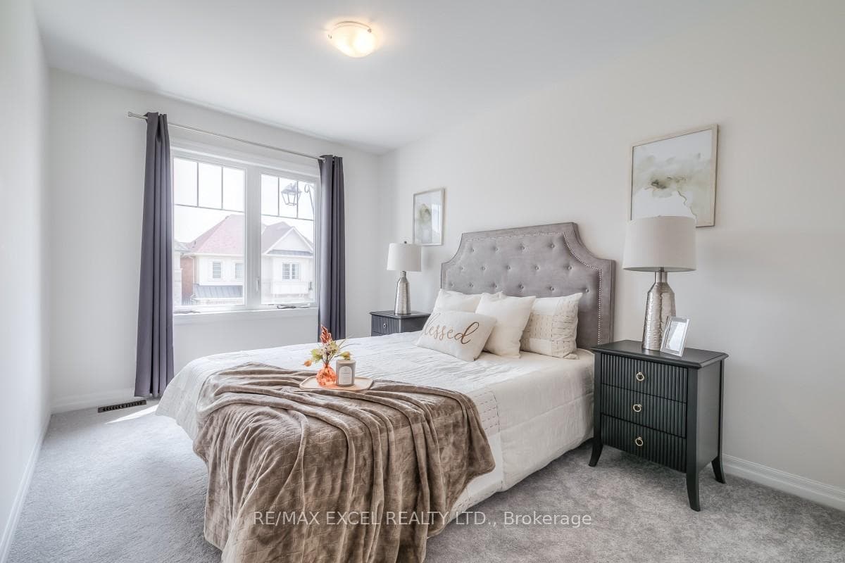 8 Collier Crescent photo 27