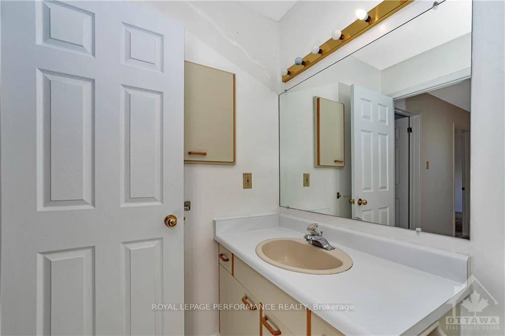 1353 PAARDEBURGH Avenue photo 24