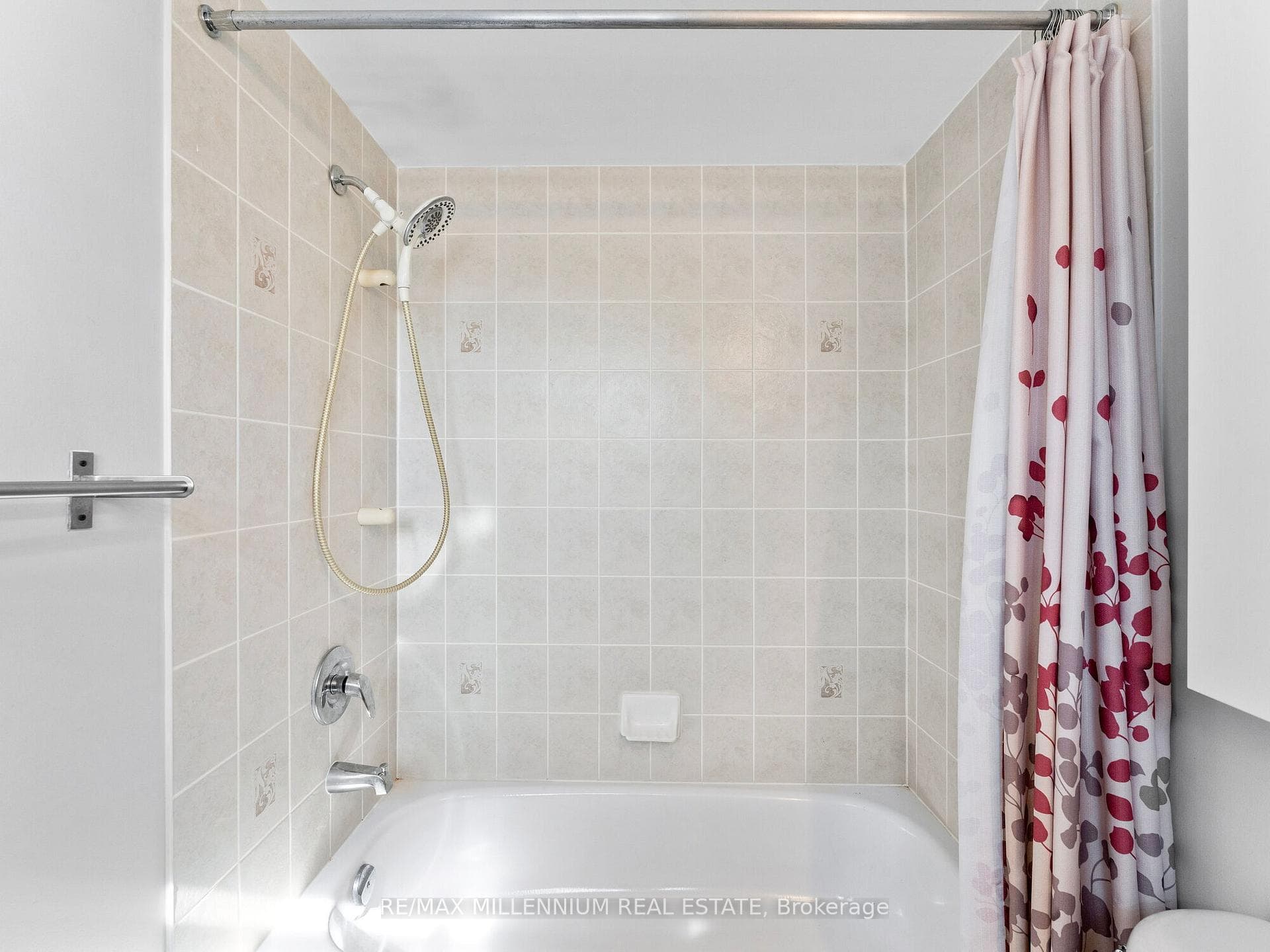 184 Bur Oak Avenue photo 27