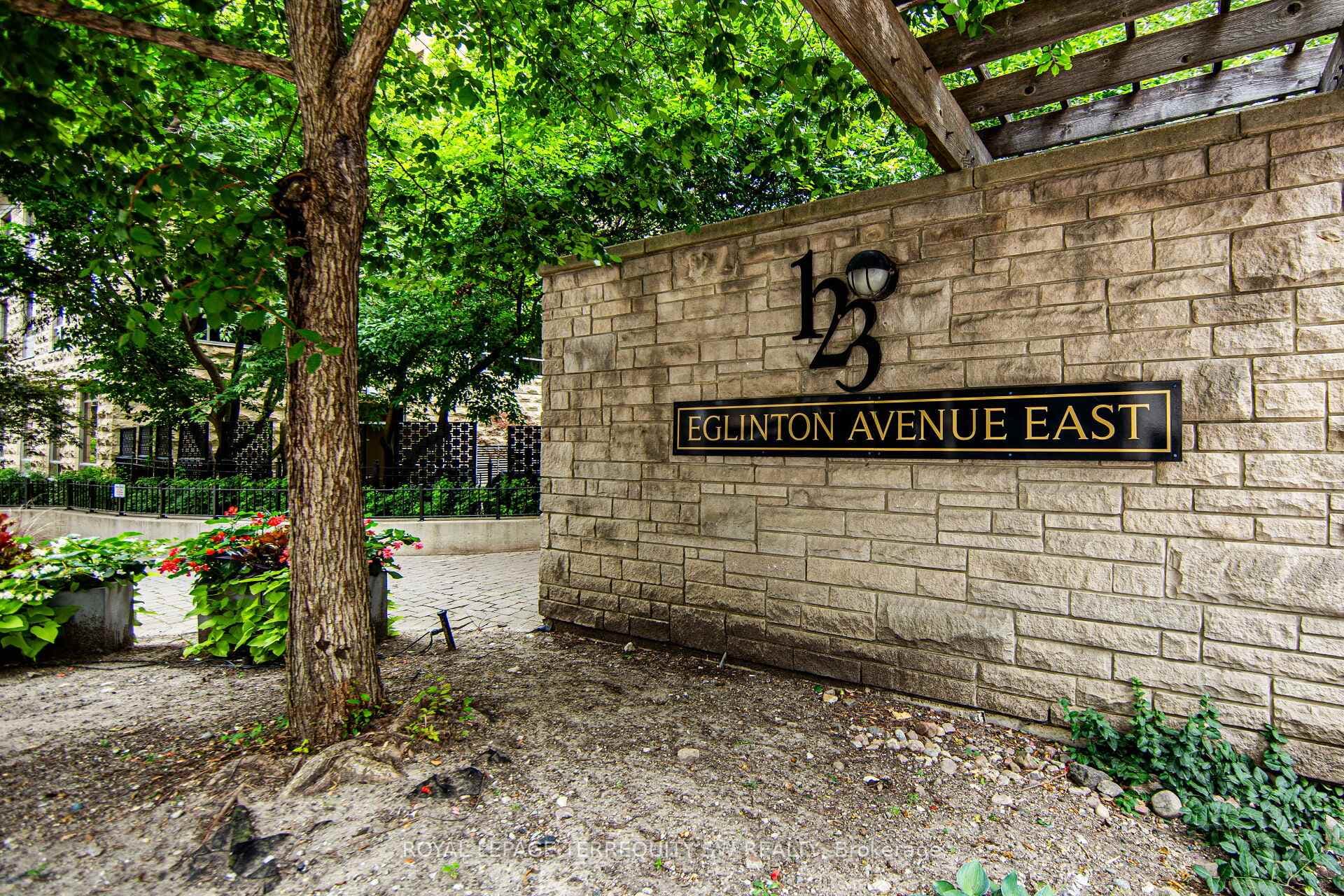 123 Eglinton Avenue Unit 206 photo 33