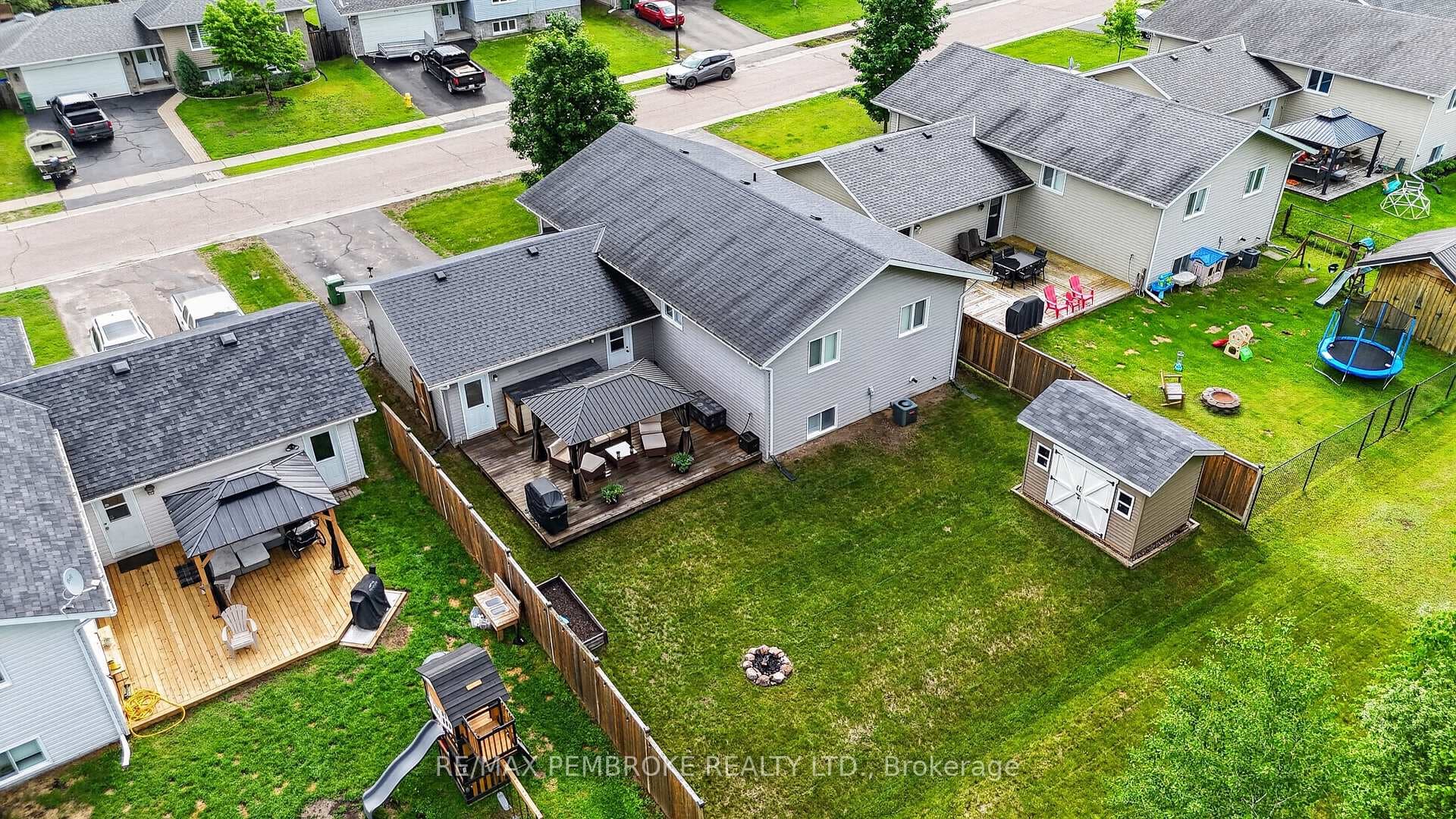 61 Oak Avenue photo 5