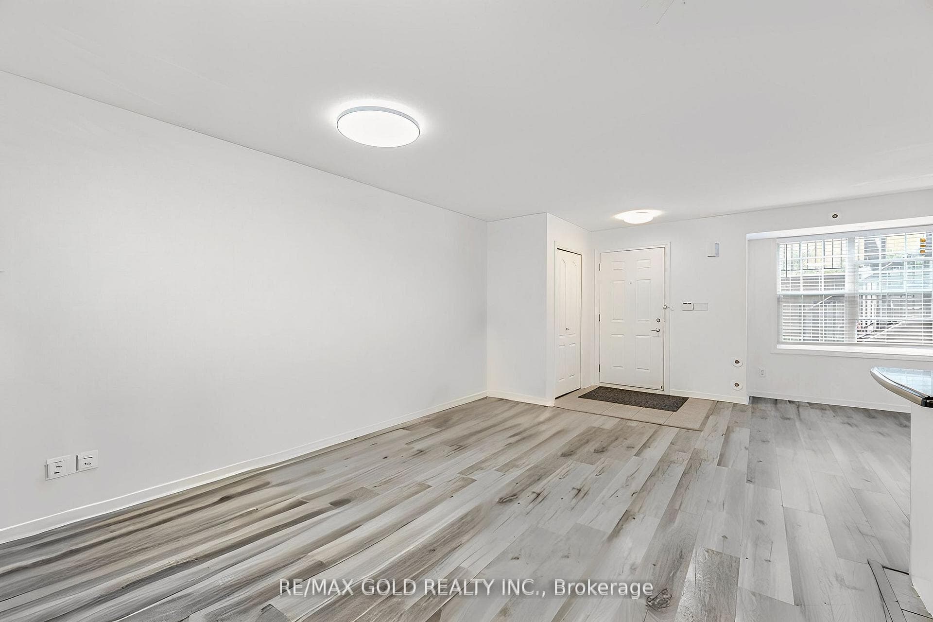 15 Strangford Lane Unit 104 photo 6