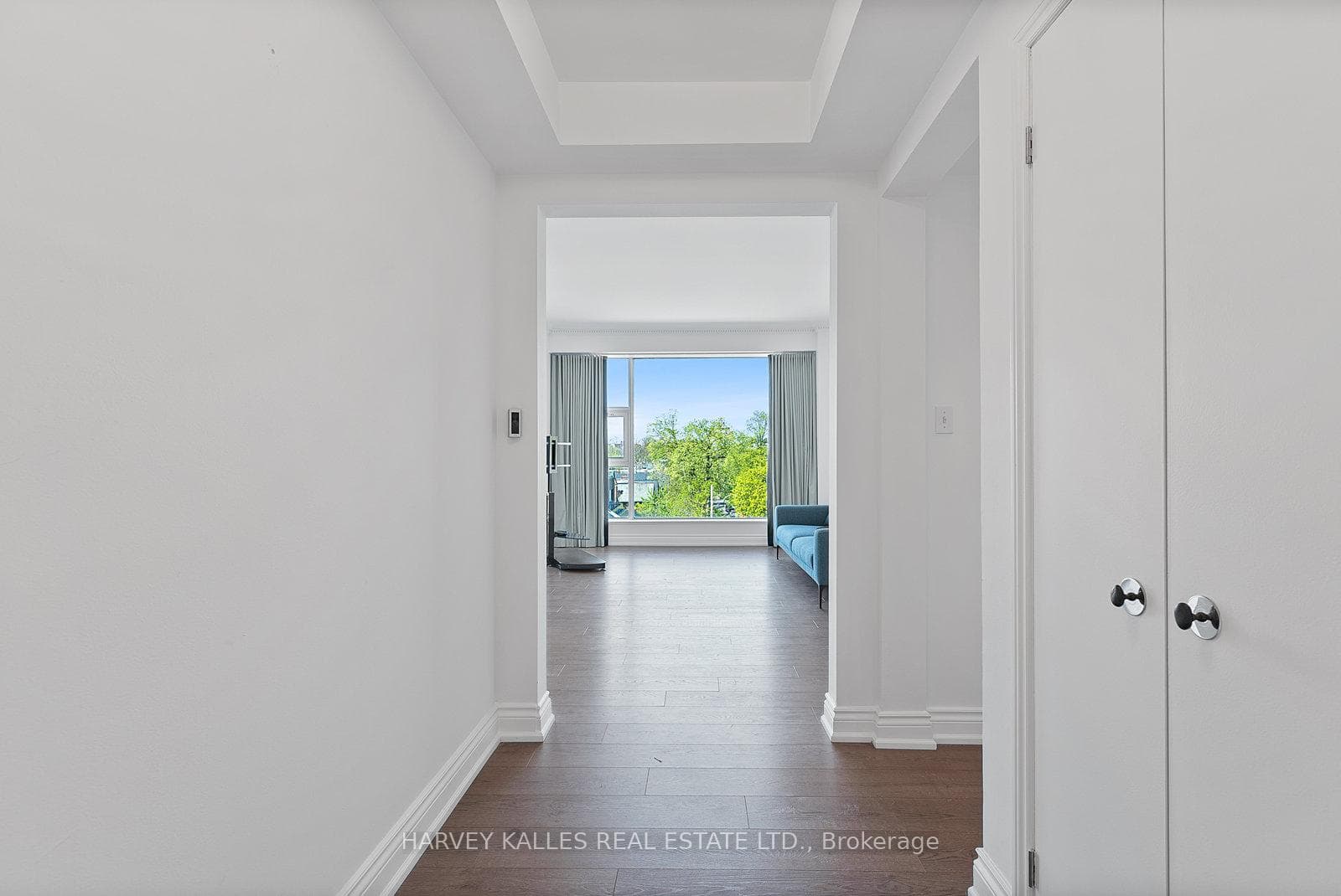 77 Avenue Road Unit 401 photo 5