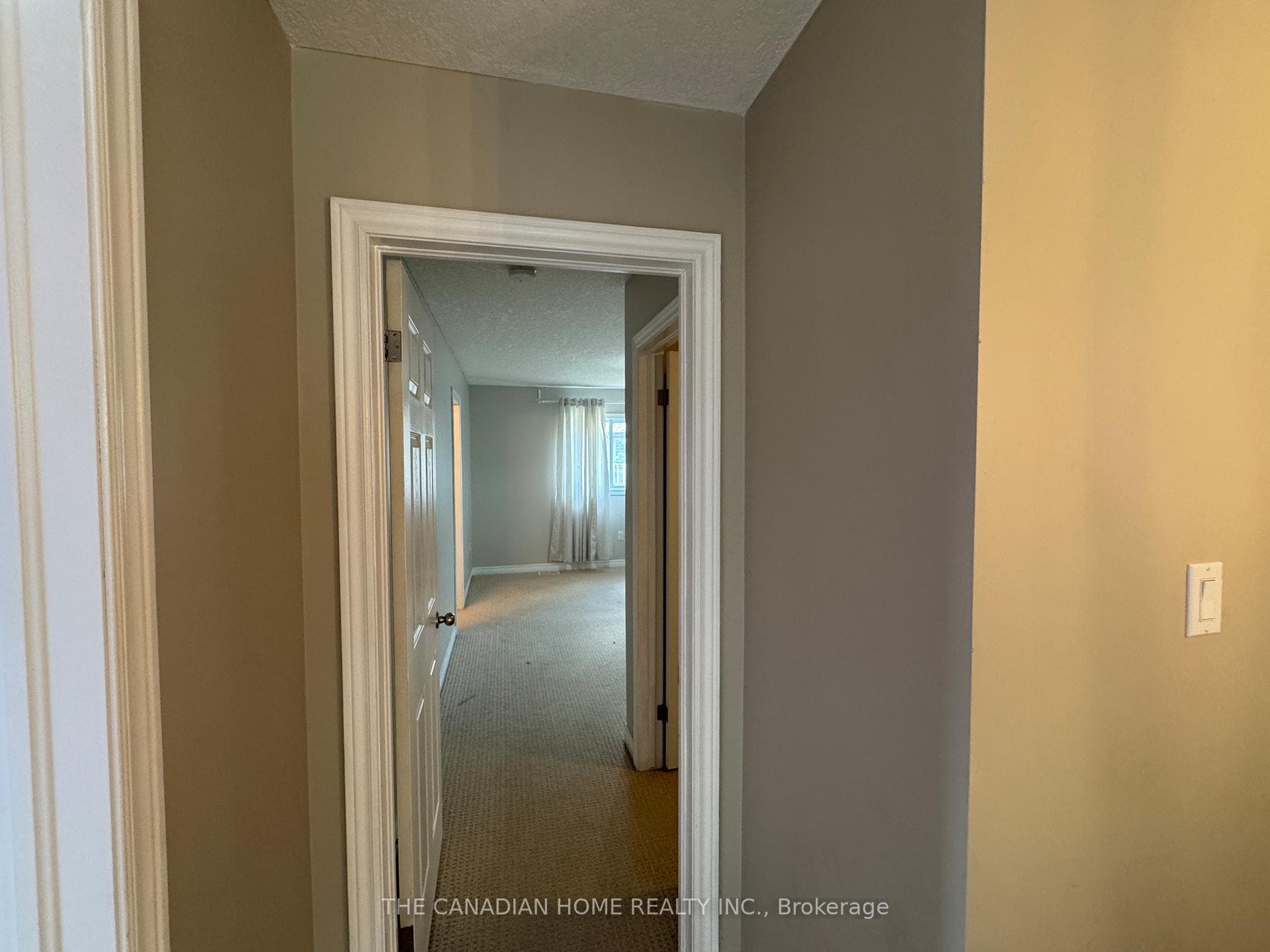72 Oakes Crescent photo 13