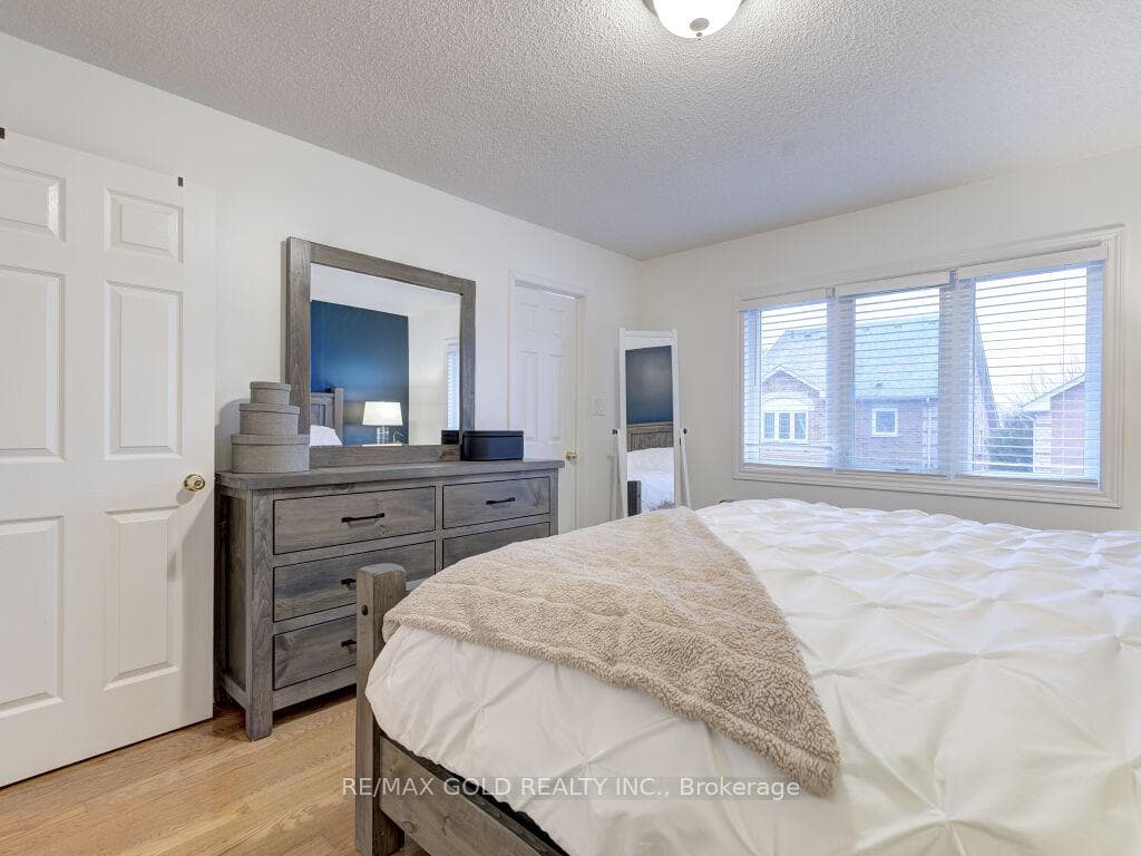 52 Sunley Crescent photo 25