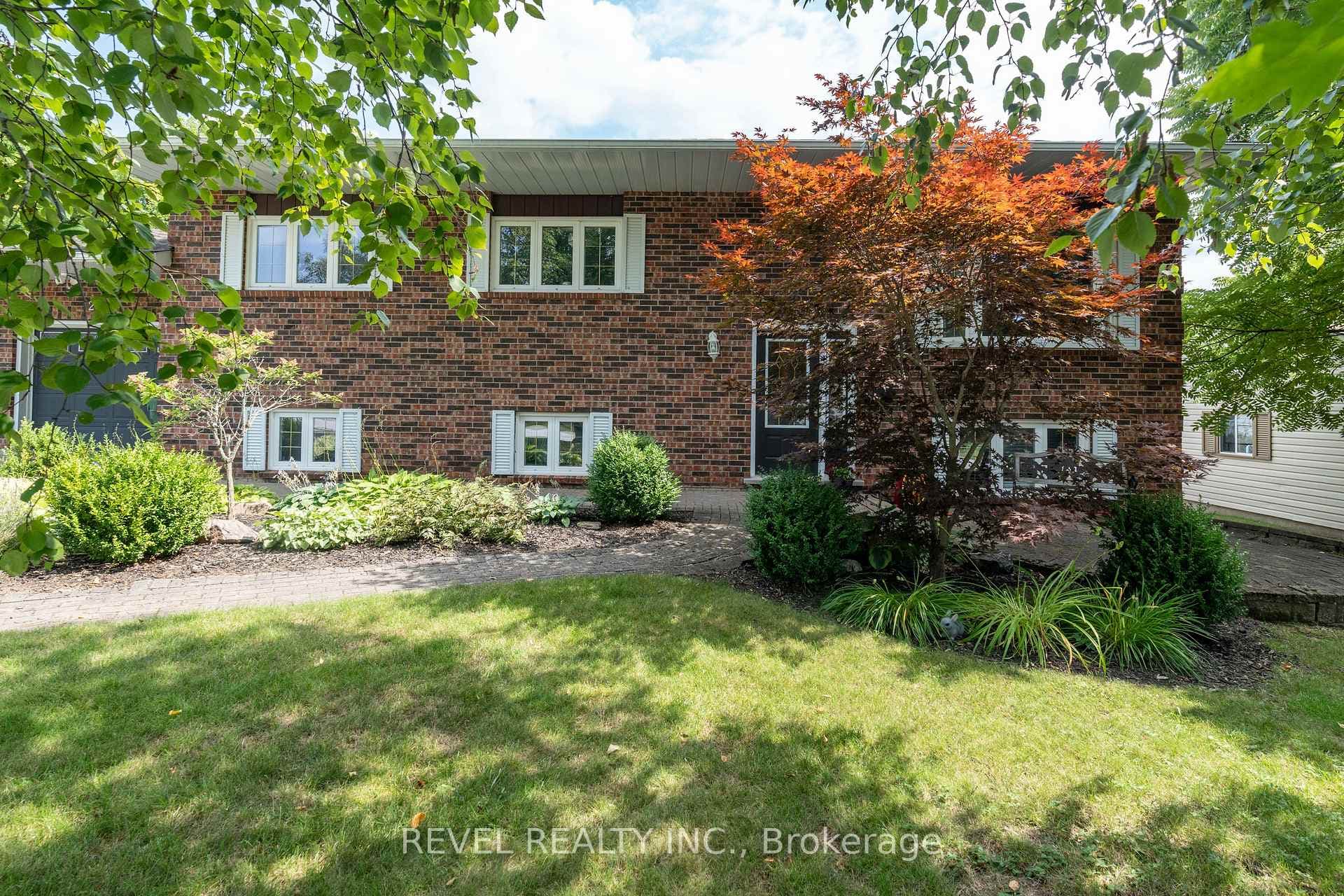29 Armstrong Crescent photo 2
