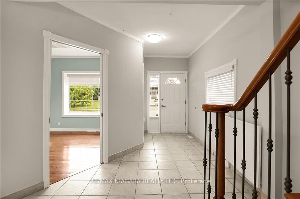 145 Welland Avenue photo 4