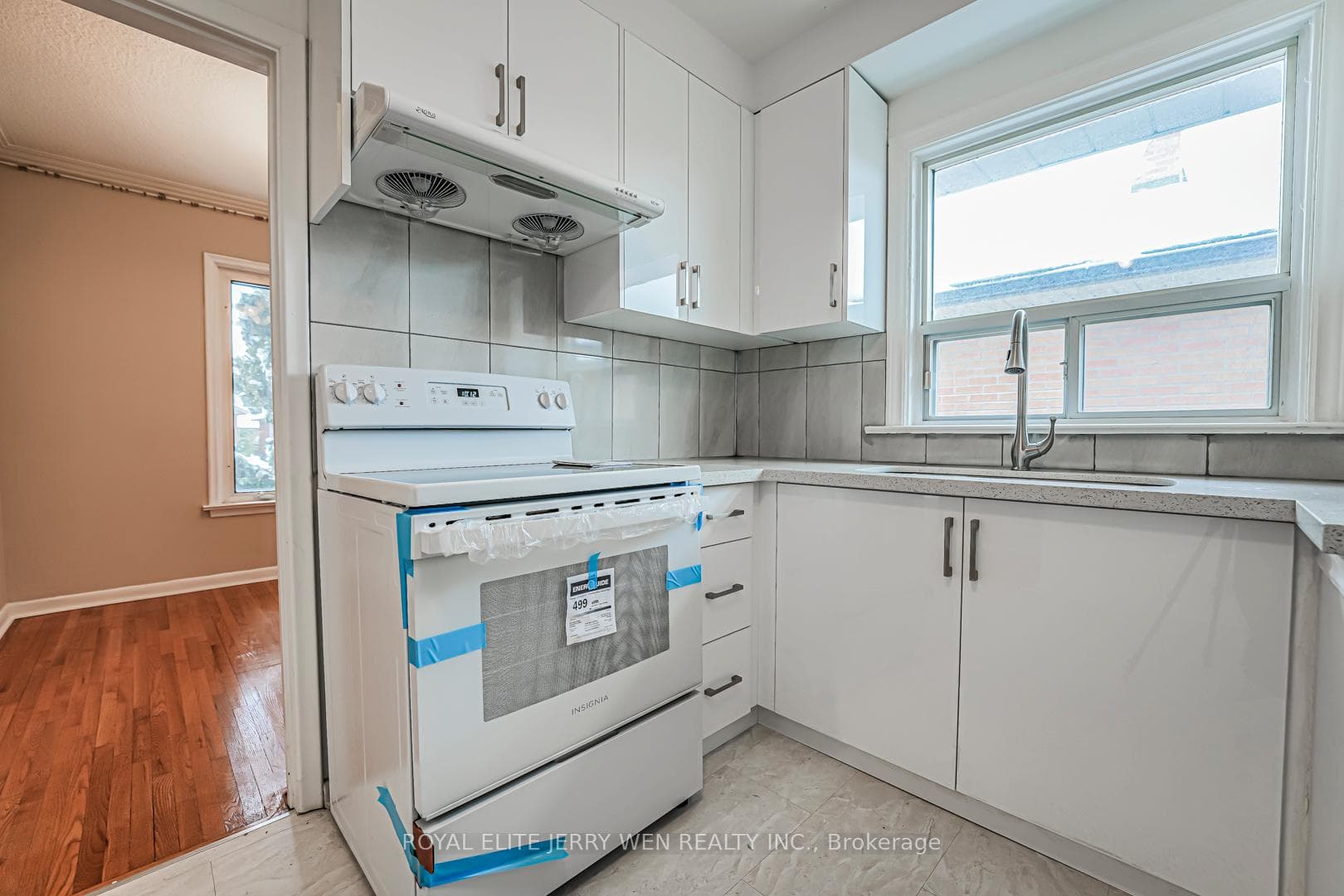 12 North Heights Road Unit Upper photo 9