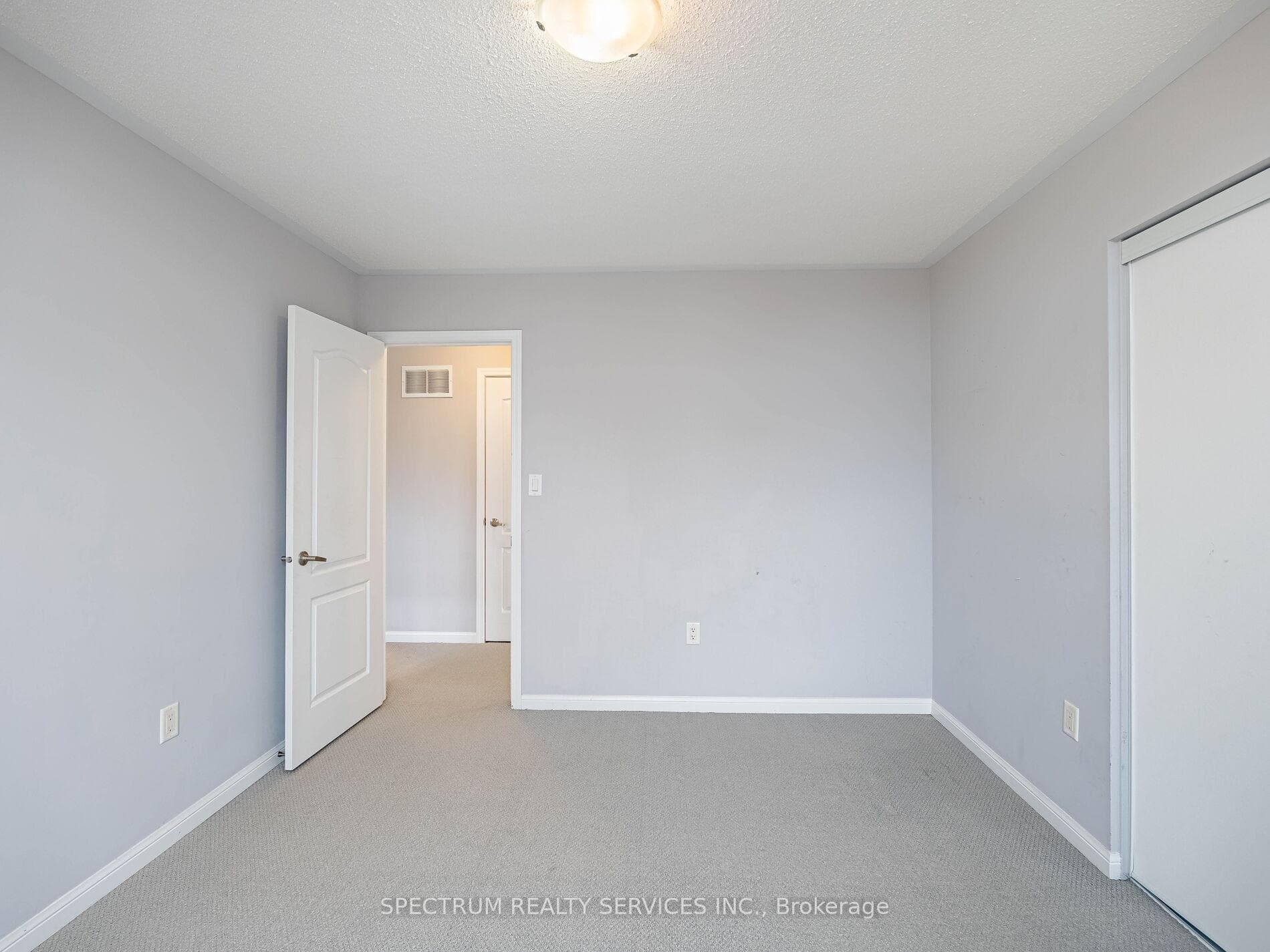 416 Gooch Crescent photo 39