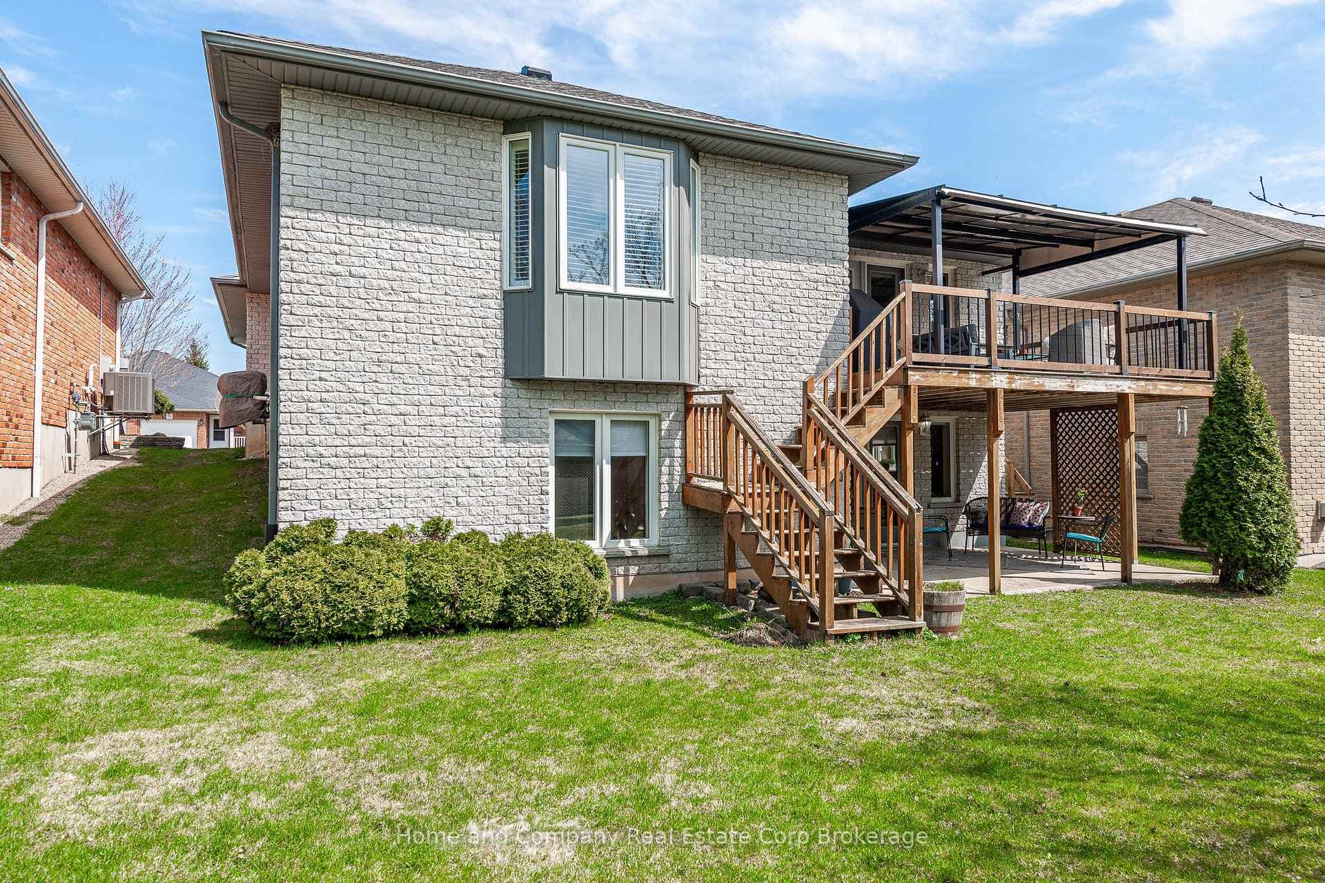 82 Gregory Crescent photo 40