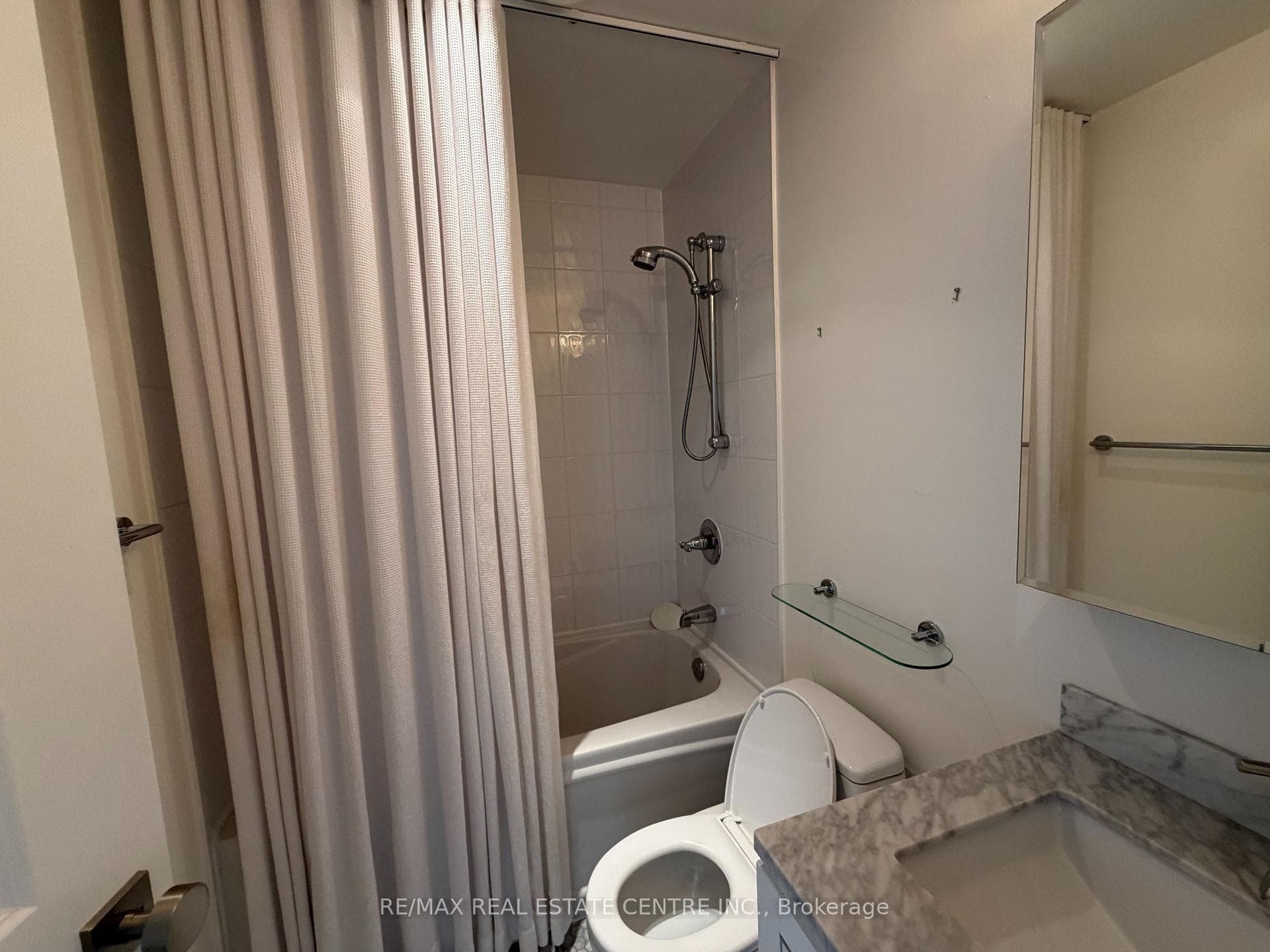 18 Yorkville Avenue Unit 3106 photo 8