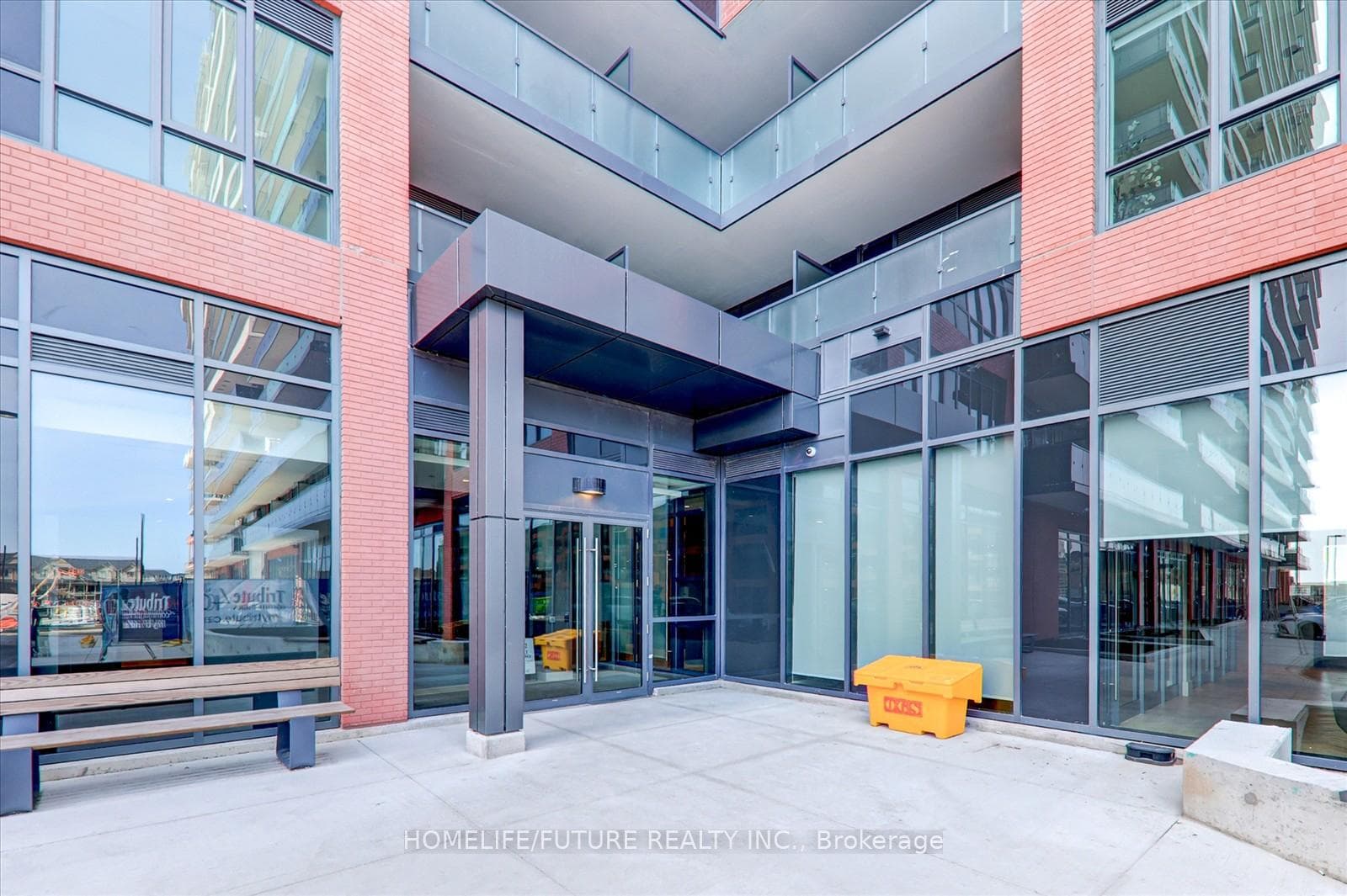 2545 Simcoe Street Unit 1402 photo 2