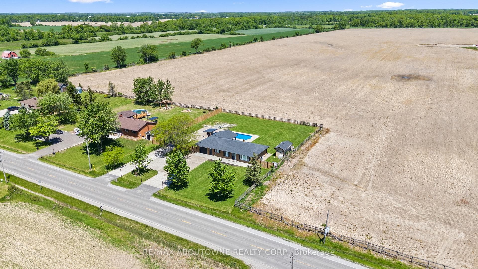 214 Binbrook Road photo 31