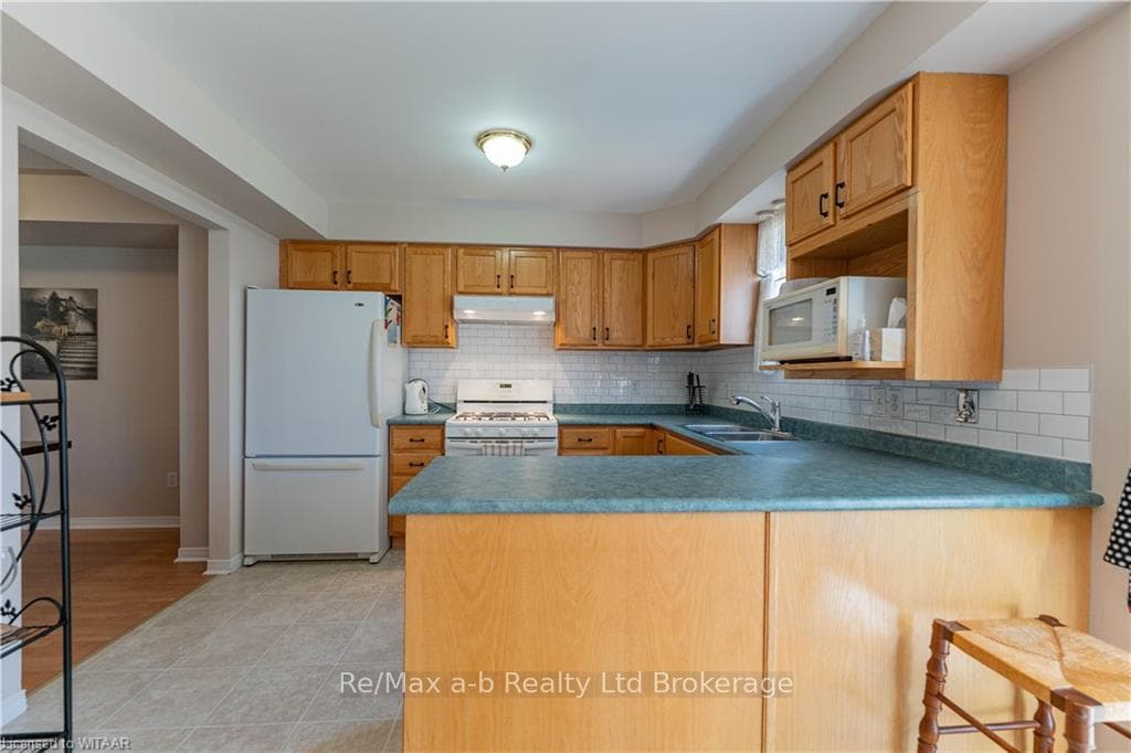 15 TRILLIUM Drive photo 15