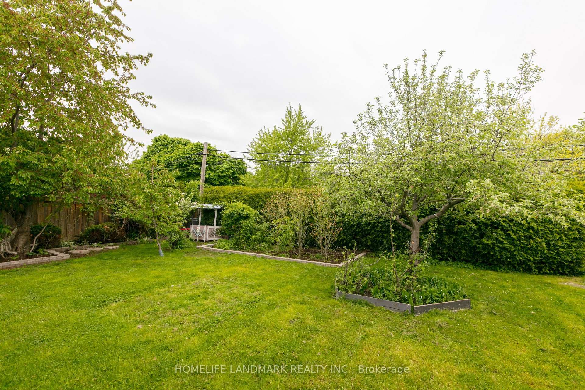53 Addington Crescent photo 36