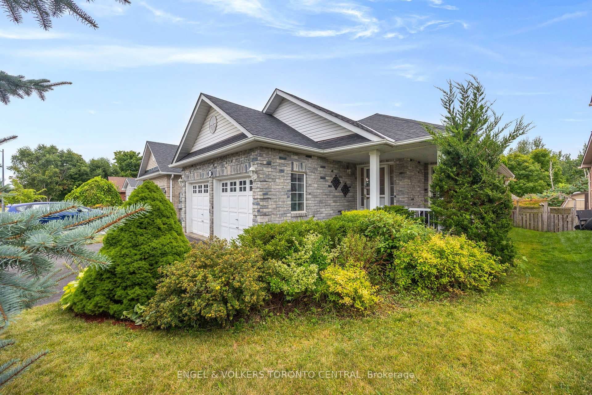 1057 Leslie Drive photo 4