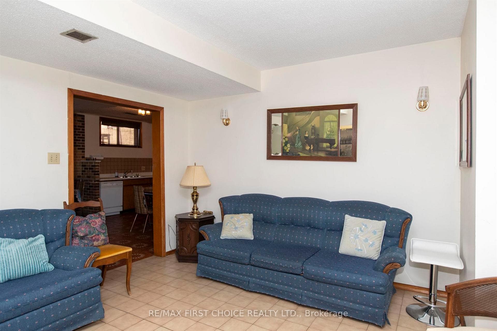 229 Evans Street photo 31
