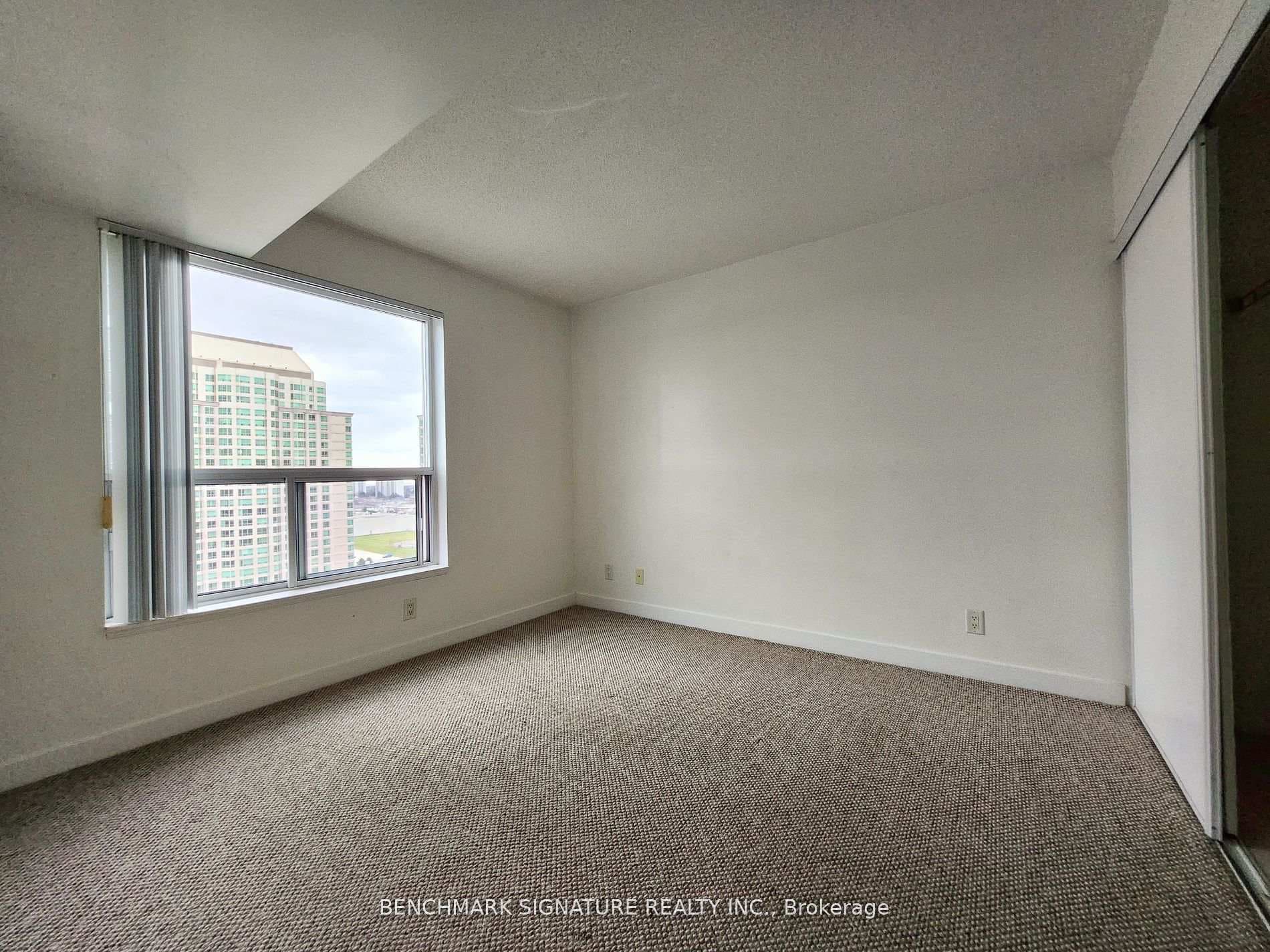 36 Lee Centre Drive Unit 1705 photo 6