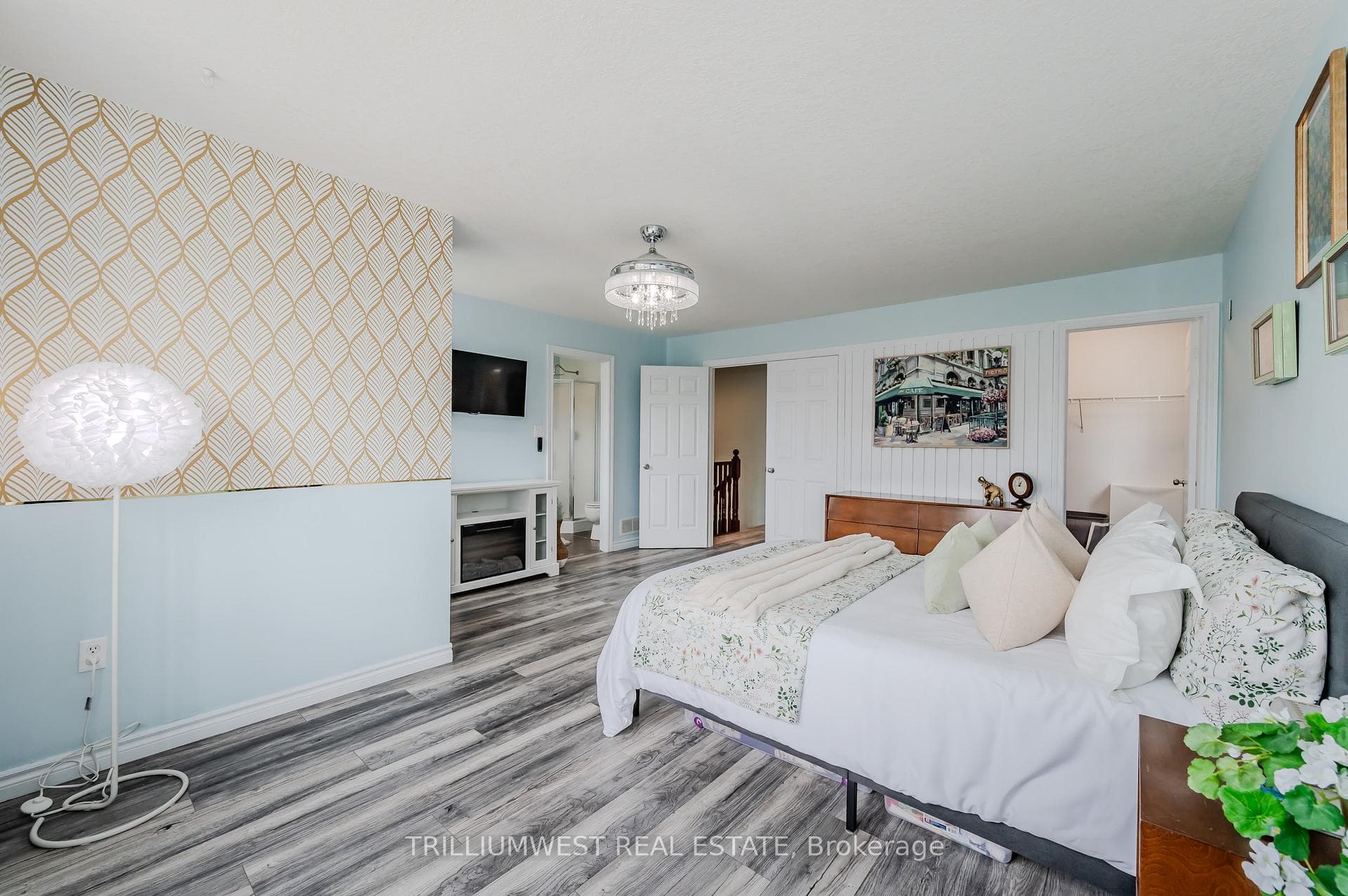 365 Sauve Crescent photo 19