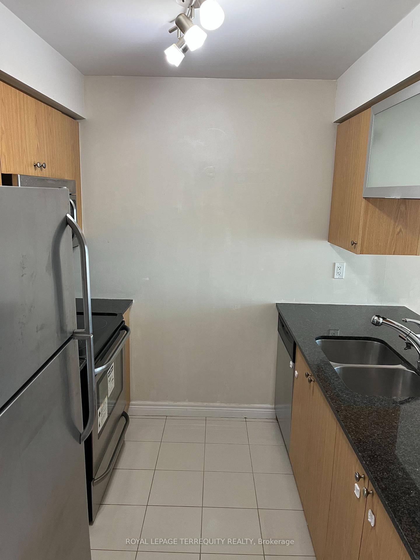 50 Town Centre Court Unit 403 photo 8