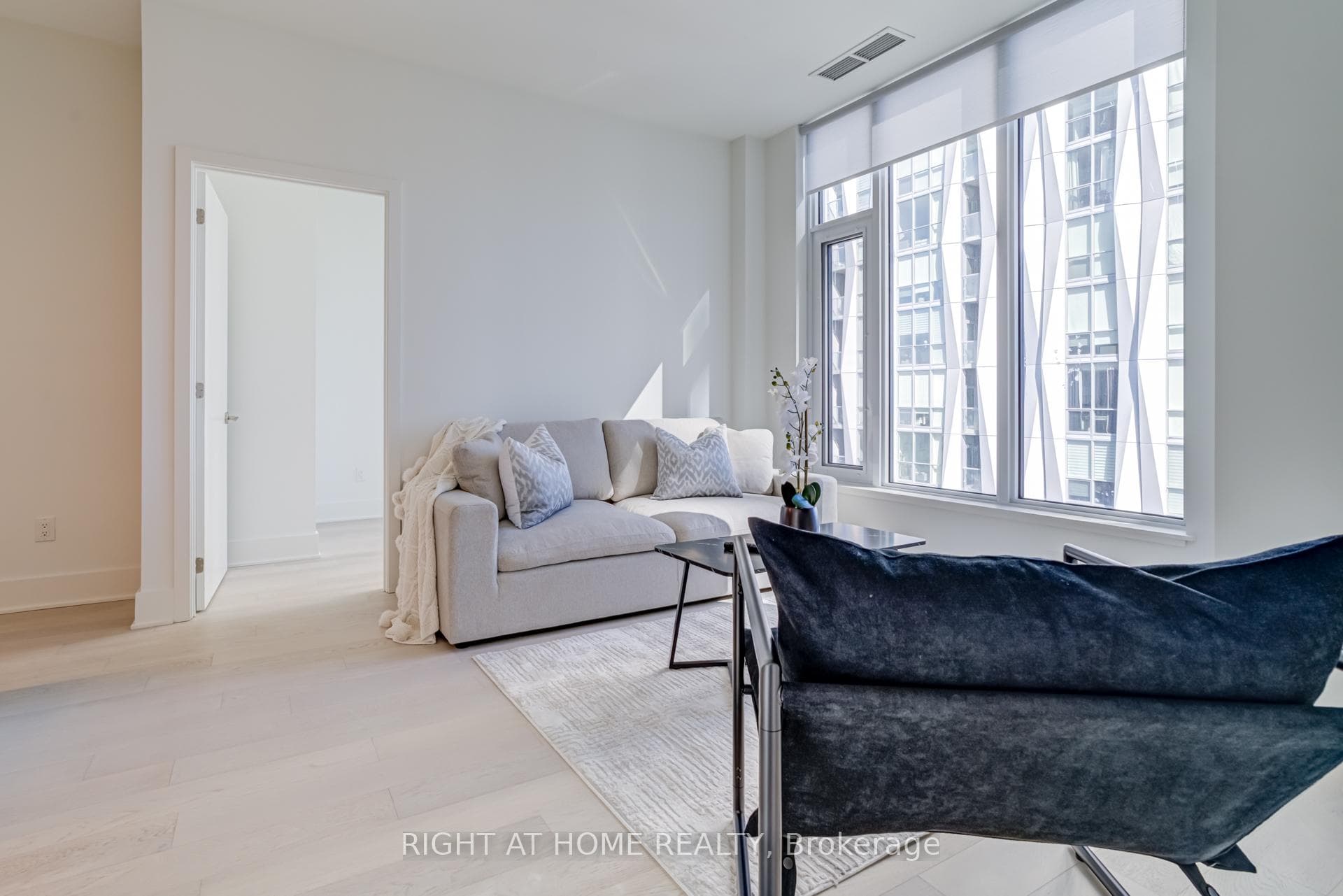 11 Yorkville Avenue Unit 2906 photo 13