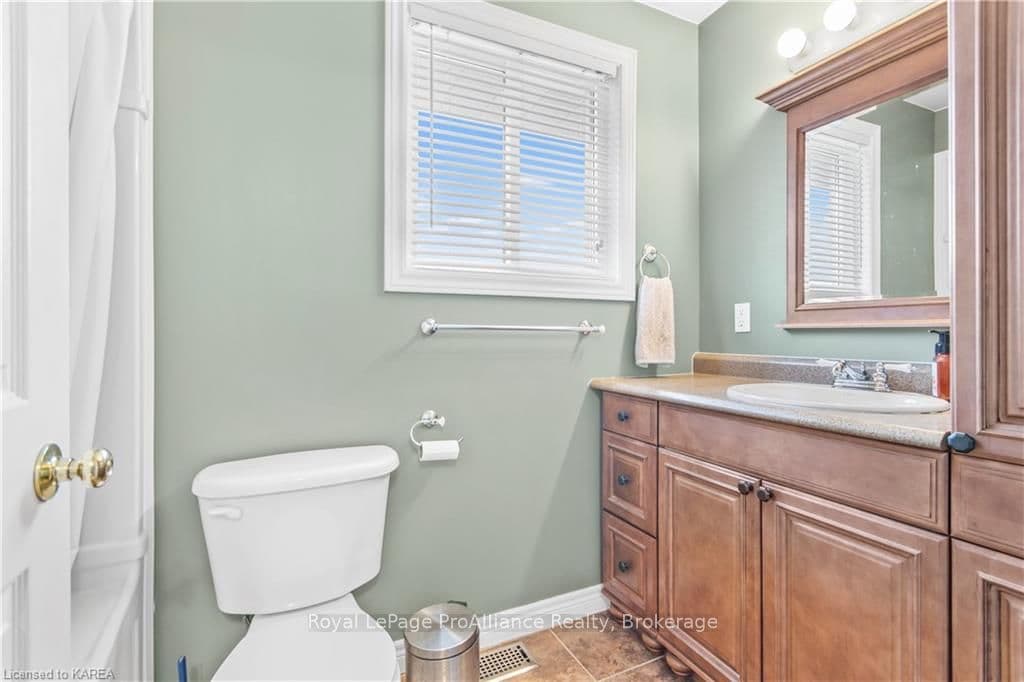 943 NEWHALL Drive photo 28