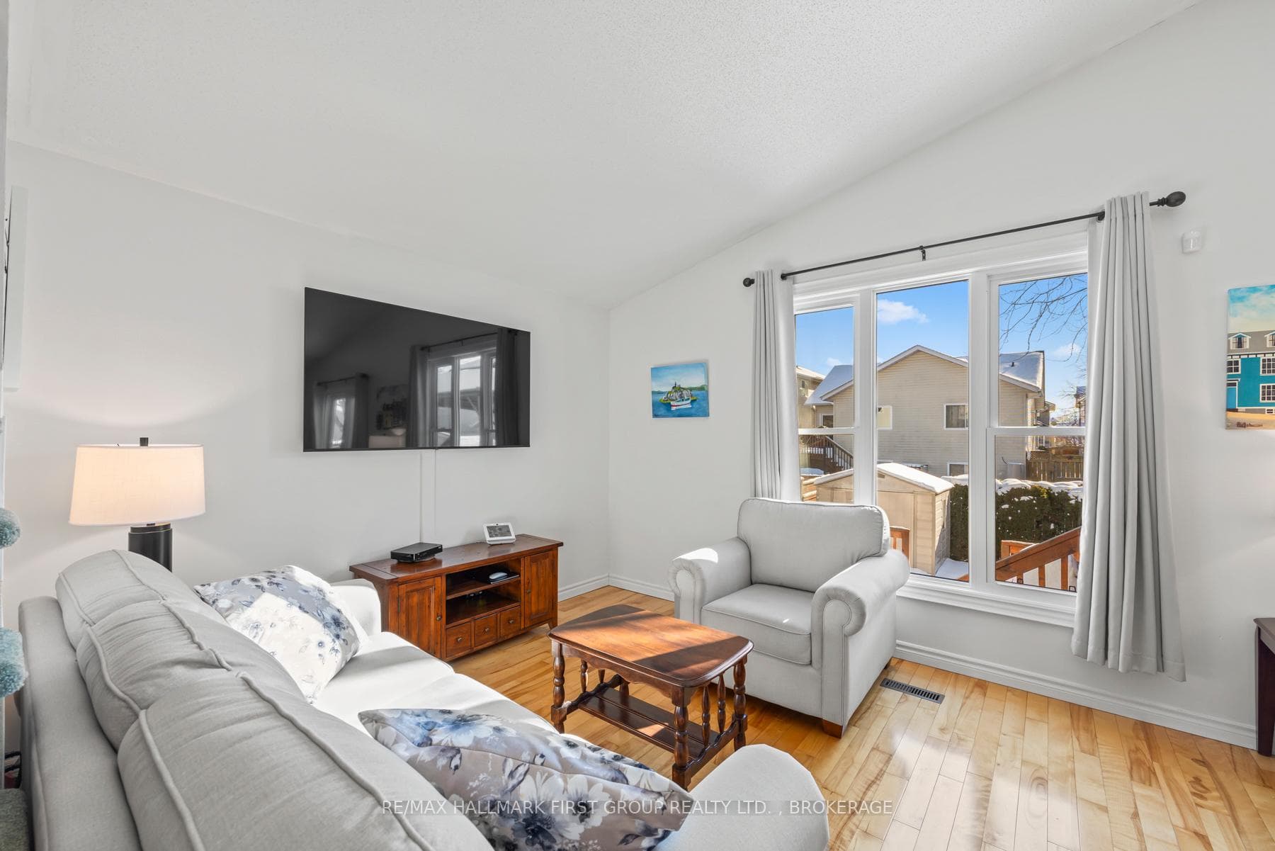 979 Rainbow Crescent photo 11