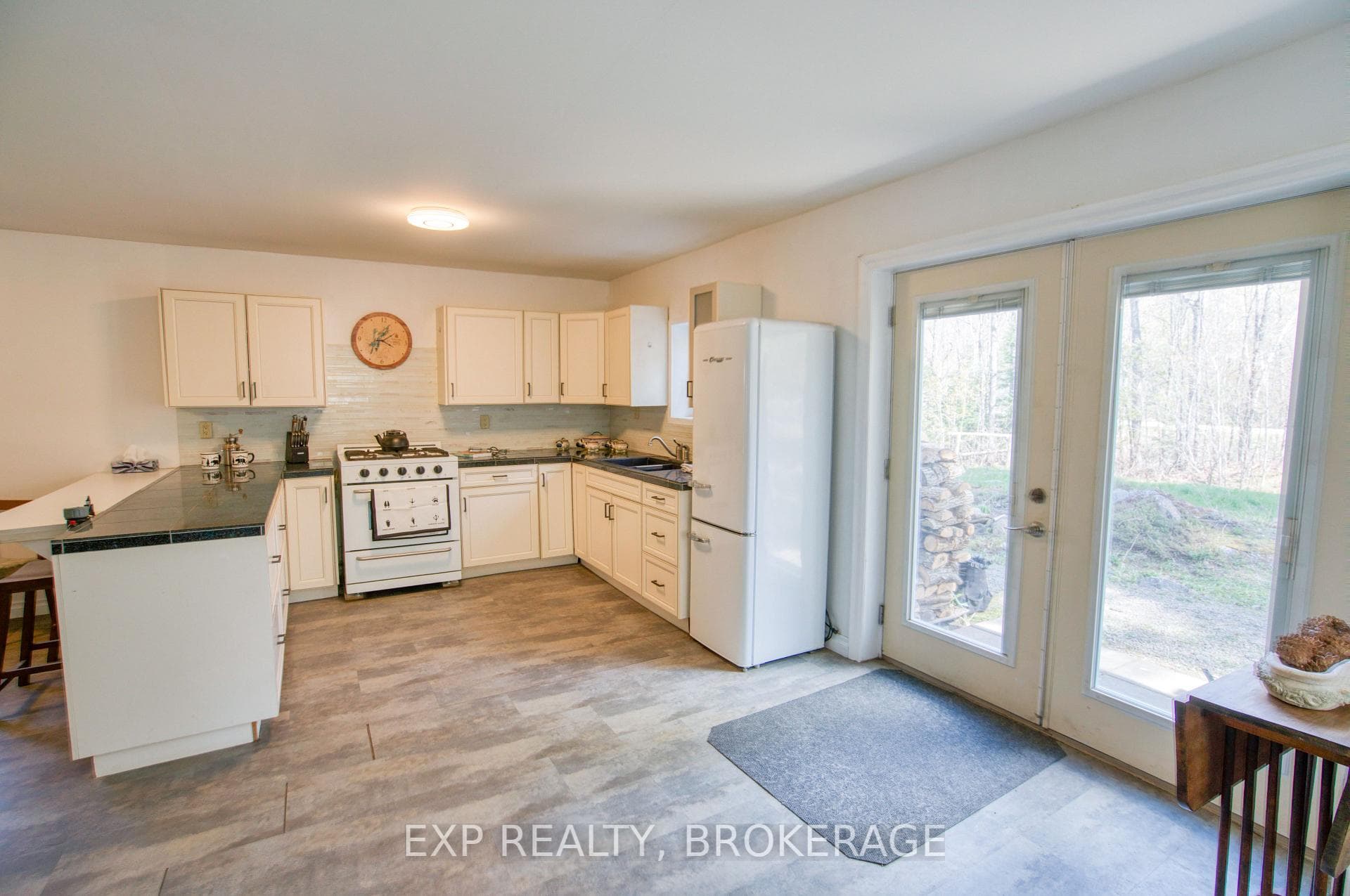 371 Sherbrooke Drive photo 2