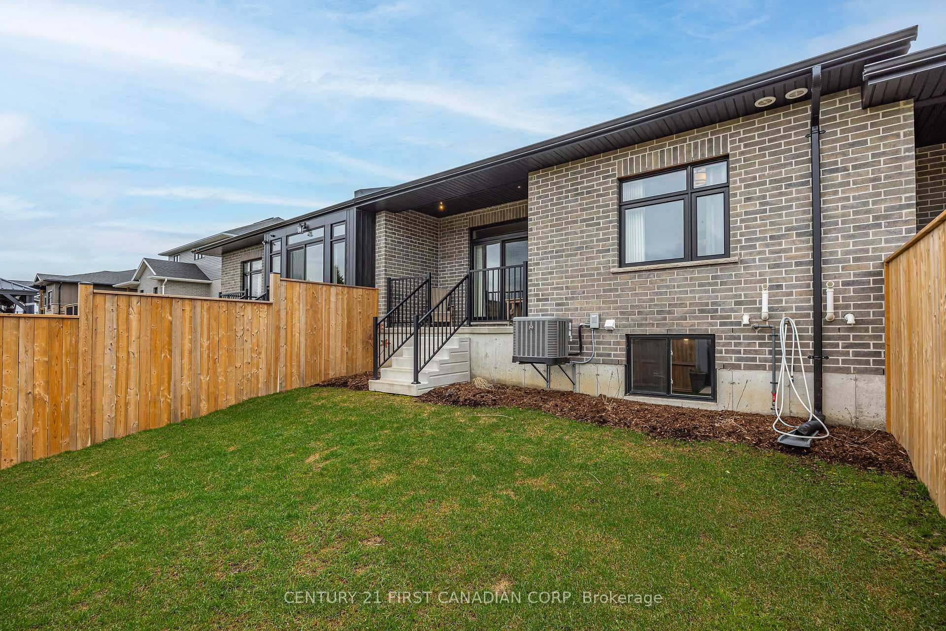100 Rowe Avenue photo 38