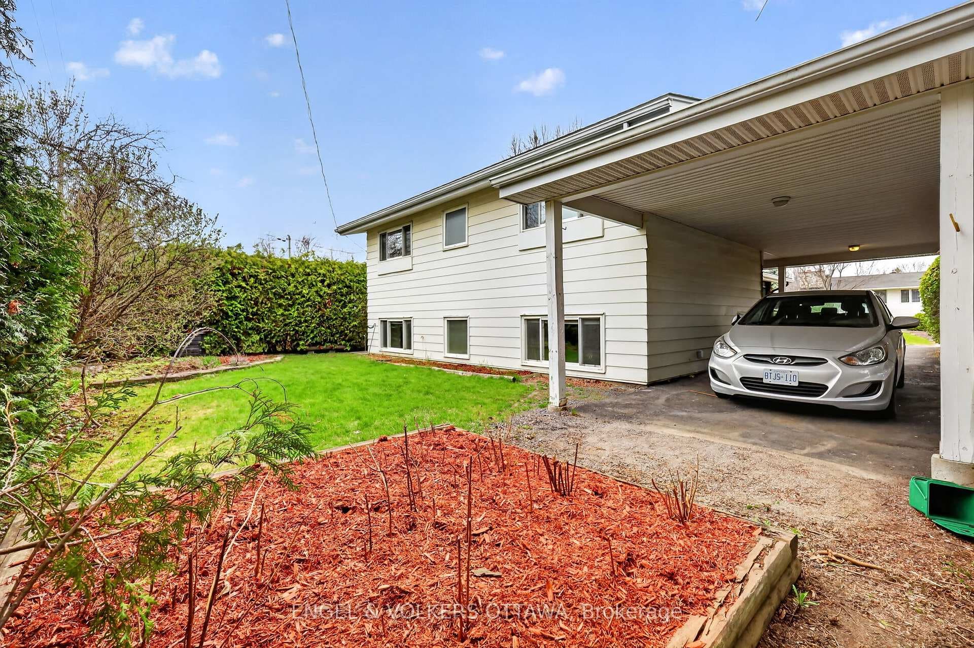 1795 Devlin Crescent photo 37
