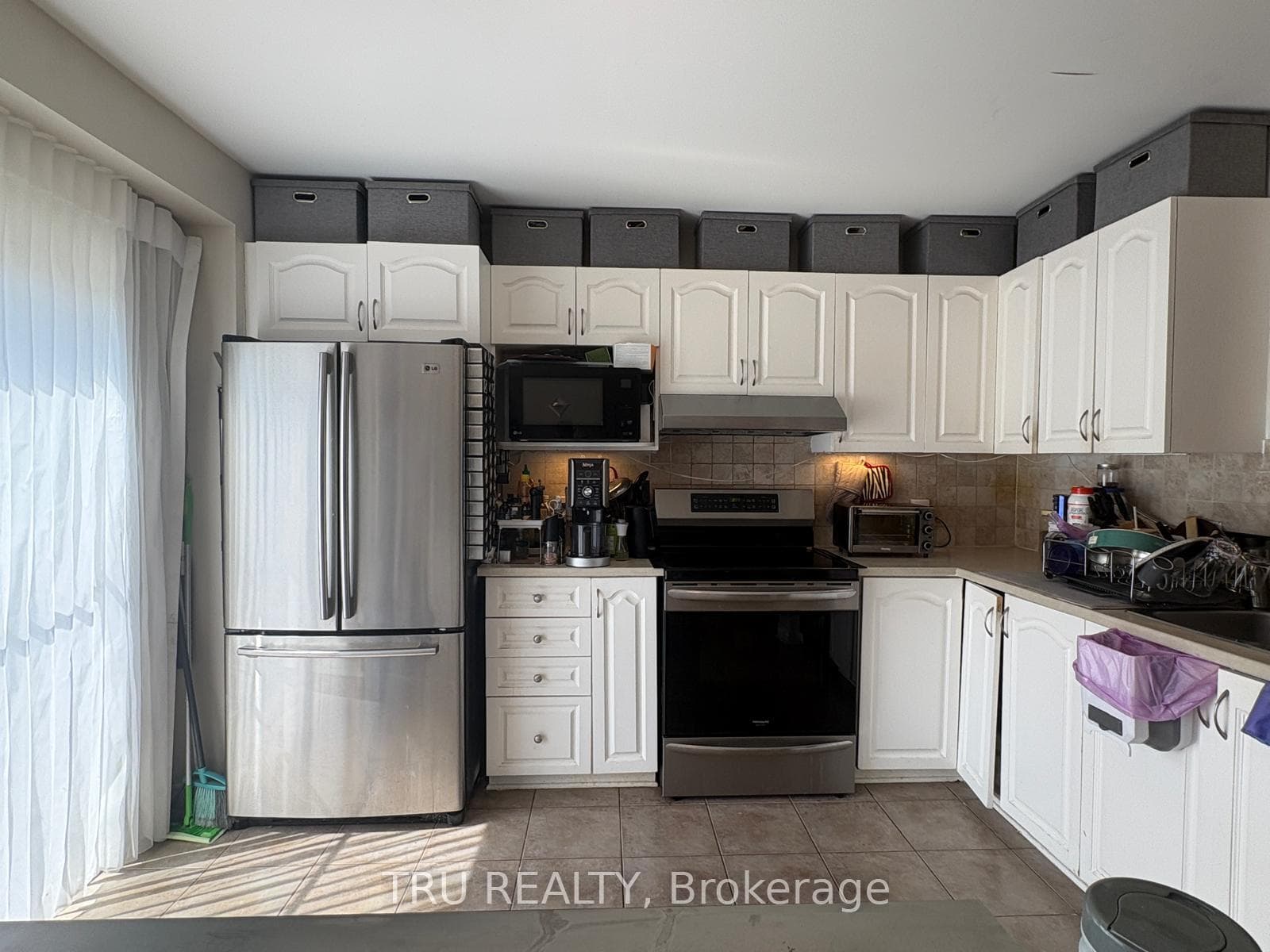 684 Beatrice Drive photo 7