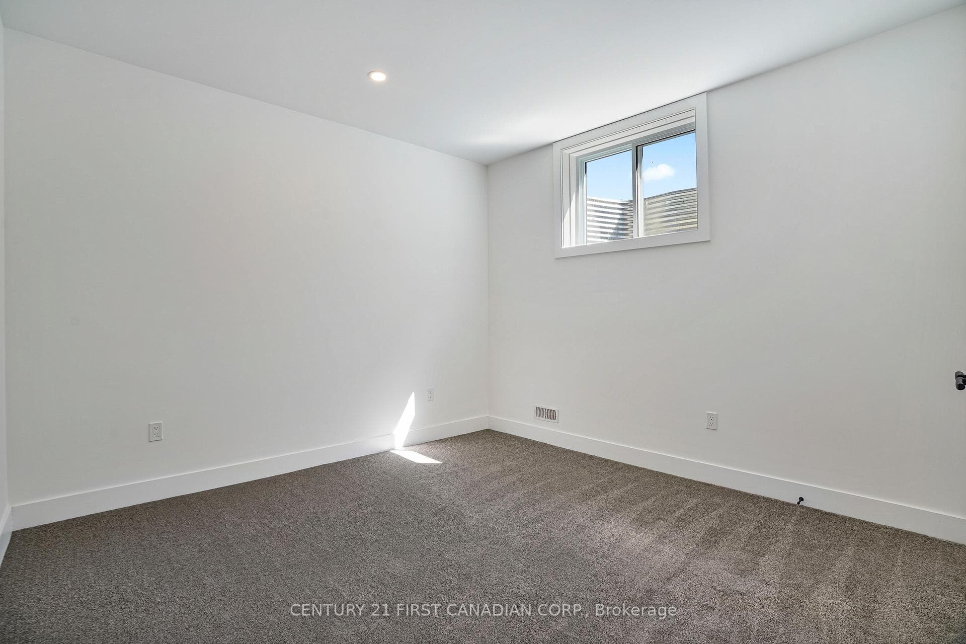 80 Queen Street photo 23