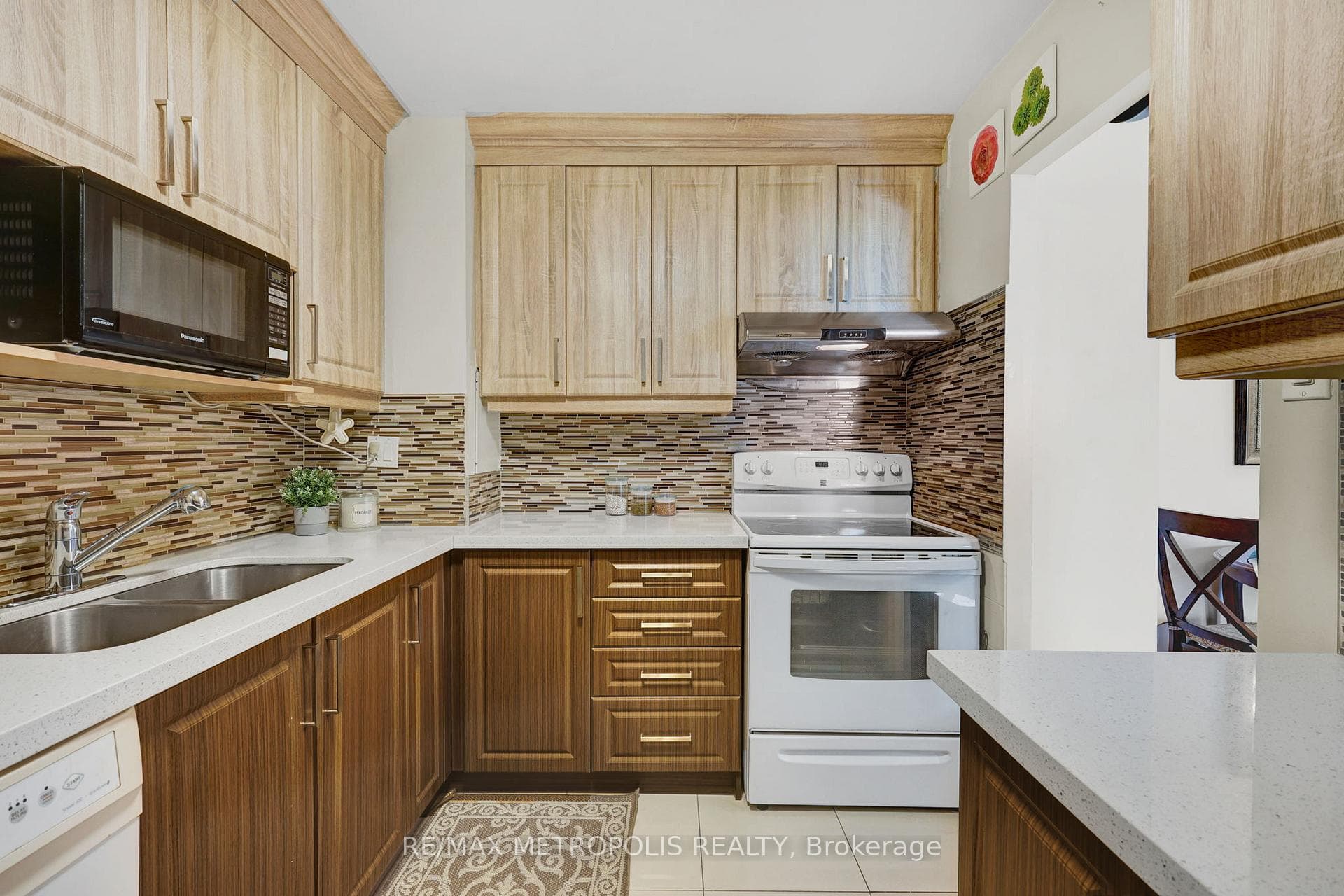 100 Leeward Glenway Unit 1801 photo 12