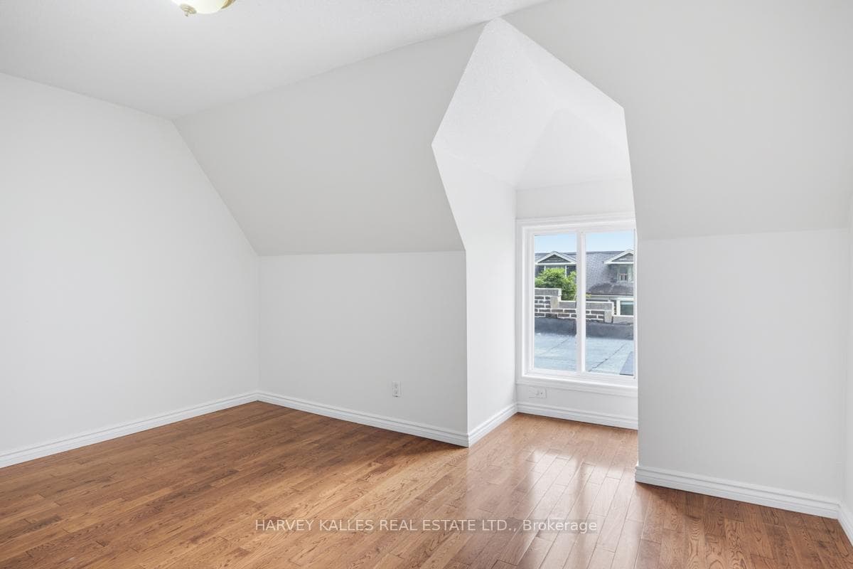 916 Bloor Street Unit Upper photo 15
