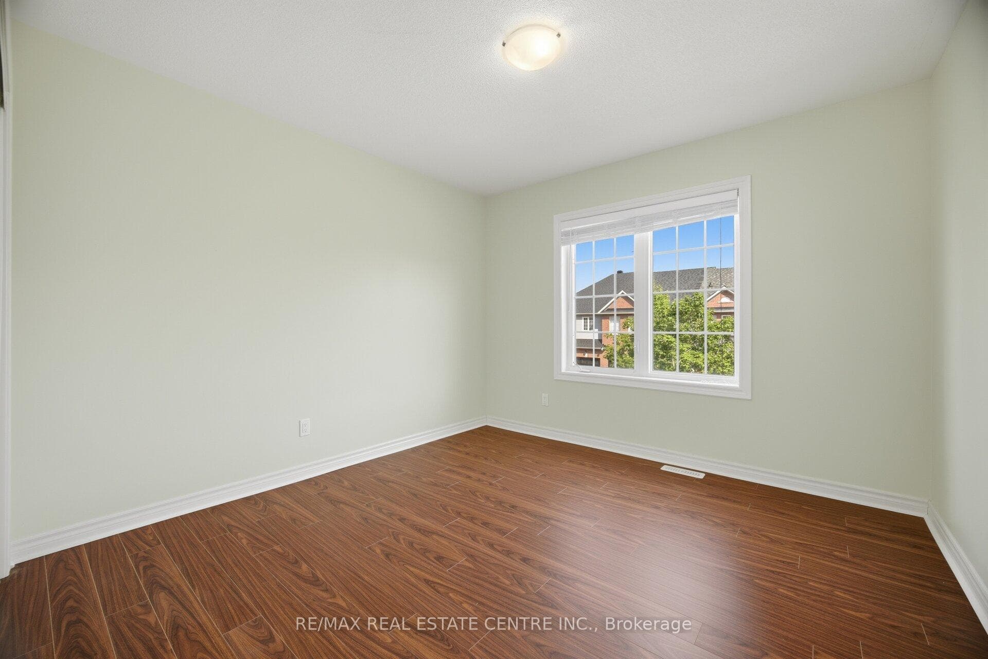 366 Hobbs Crescent photo 33