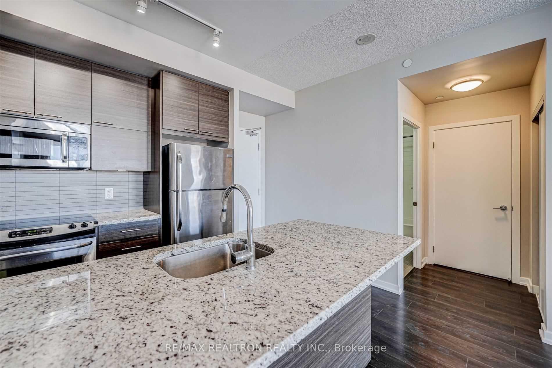 66 Forest Manor Road Unit 803 photo 6