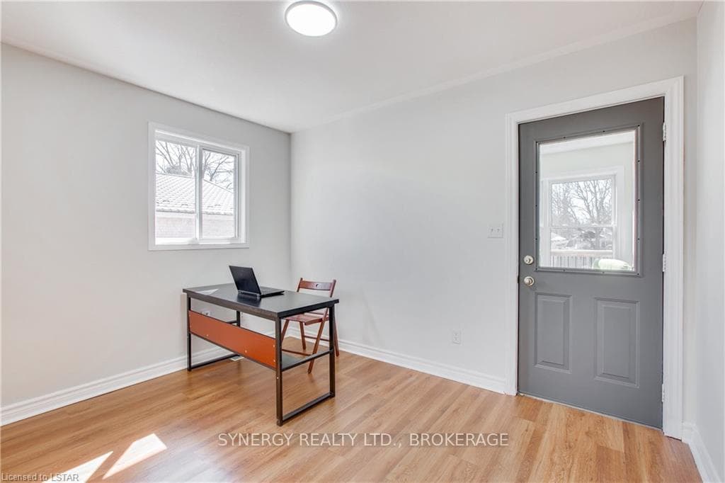 252 QUEEN Street photo 21