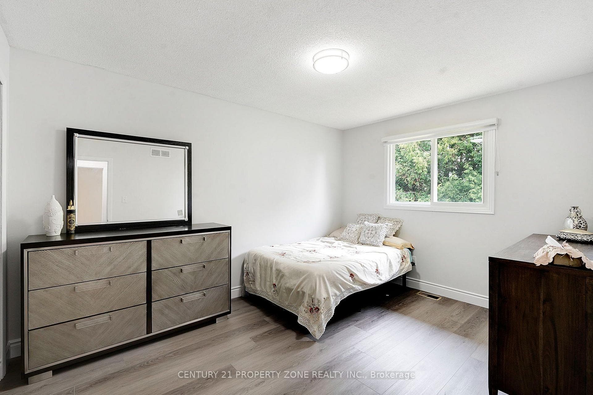 137 Nickolas Crescent photo 18
