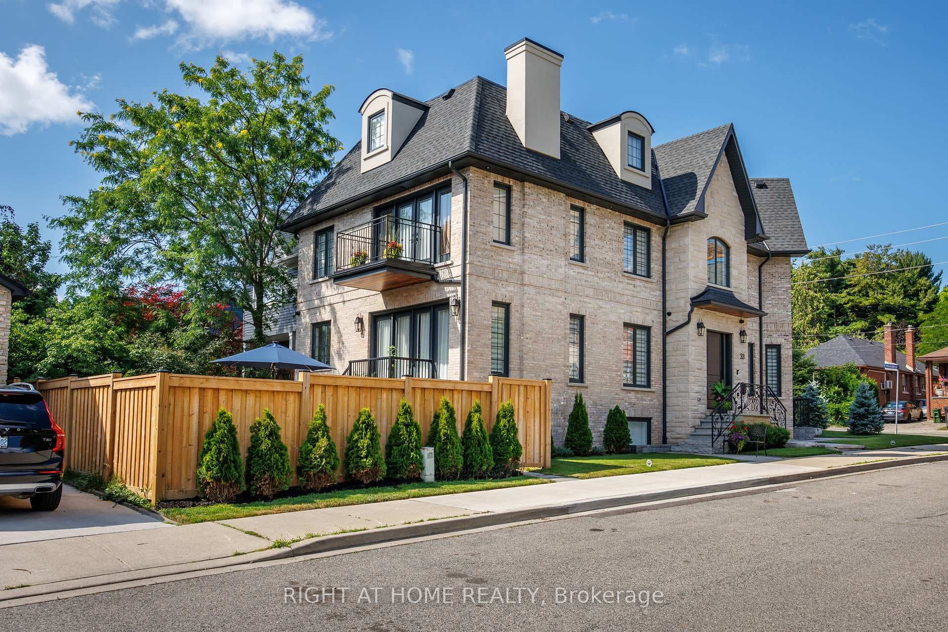 33 Thorndale Avenue photo 5