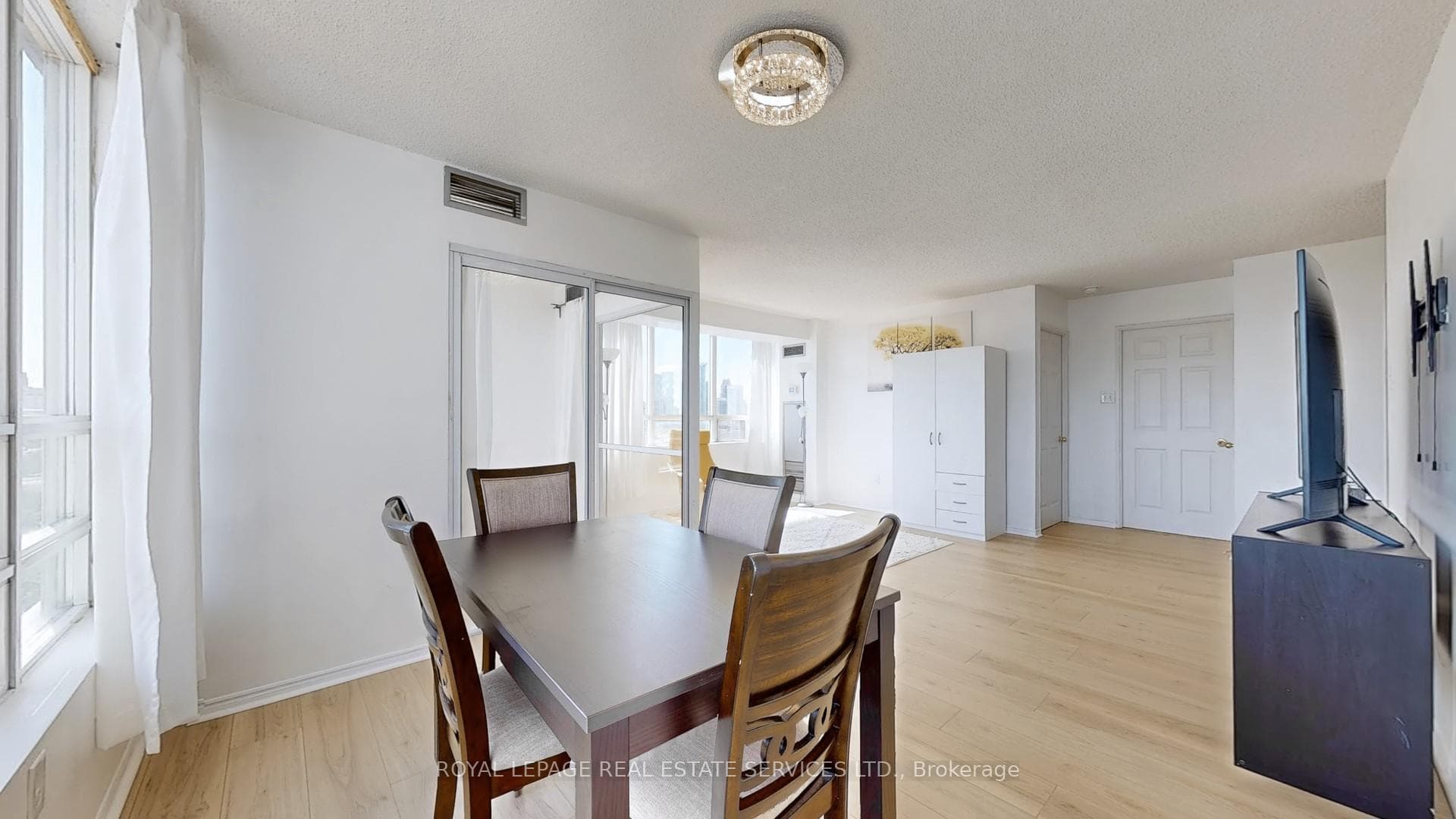 50 Kingsbridge Garden Unit 1111 photo 15