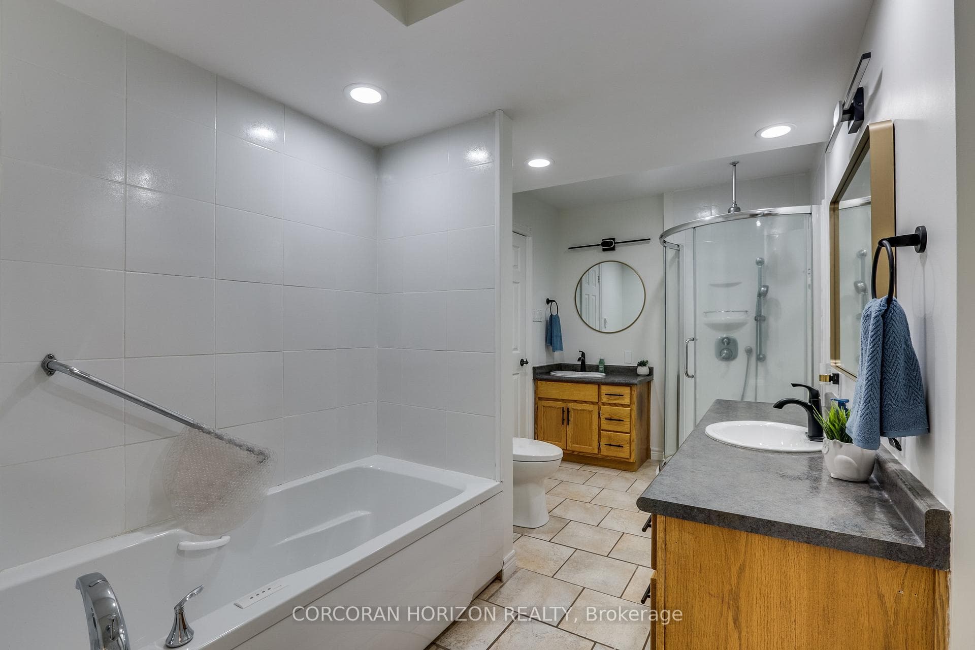 4542 Avenue Road photo 20