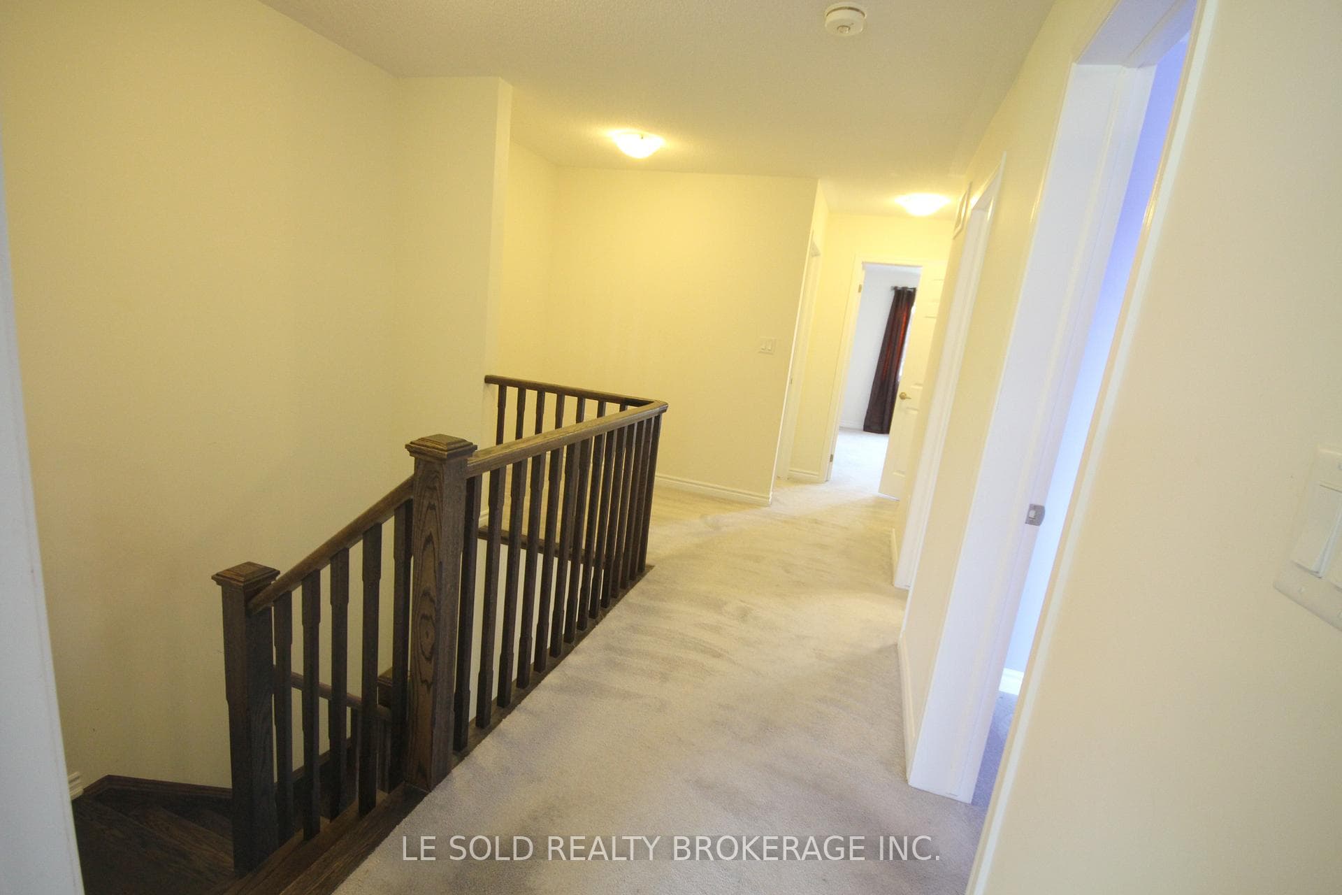90 Hutt Crescent photo 12