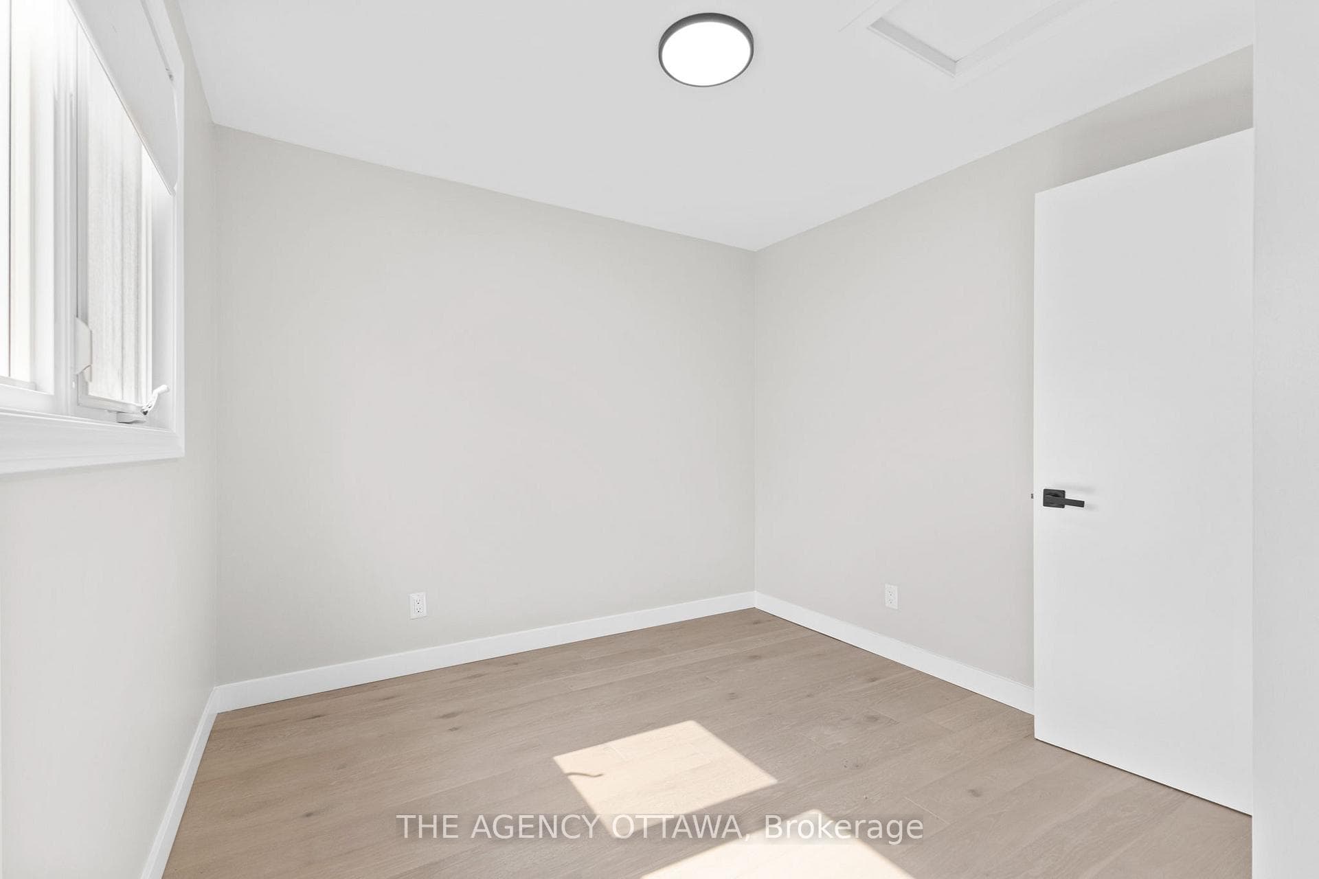 688 LAVERENDRYE Drive photo 30